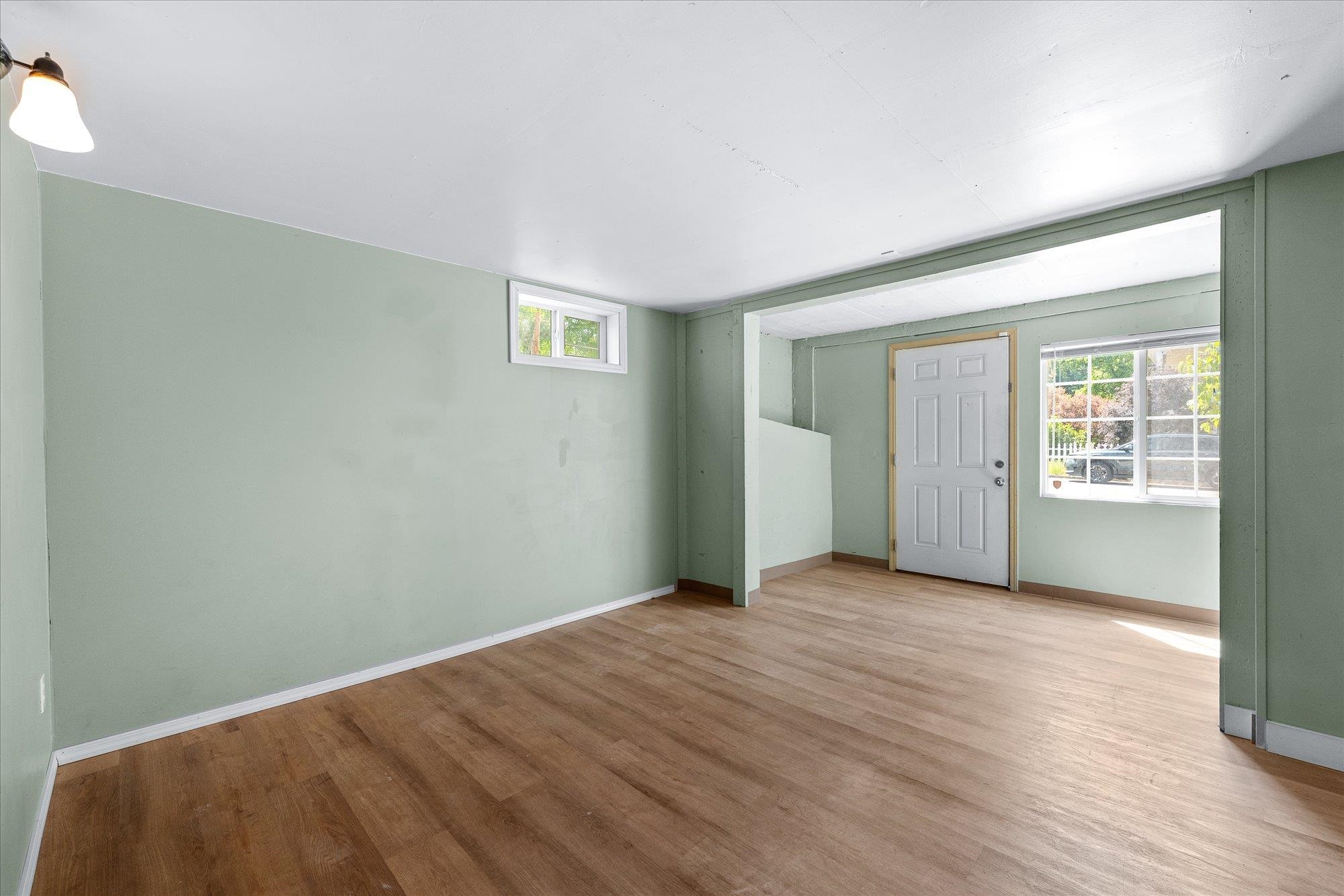 527 E 8th Ave - Photo 15