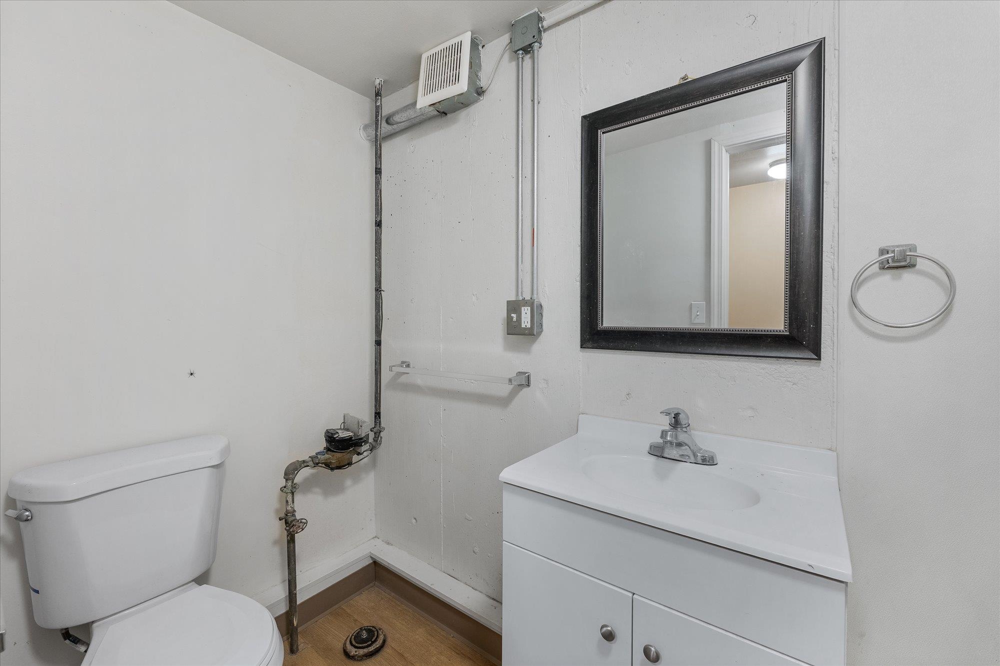 527 E 8th Ave - Photo 18