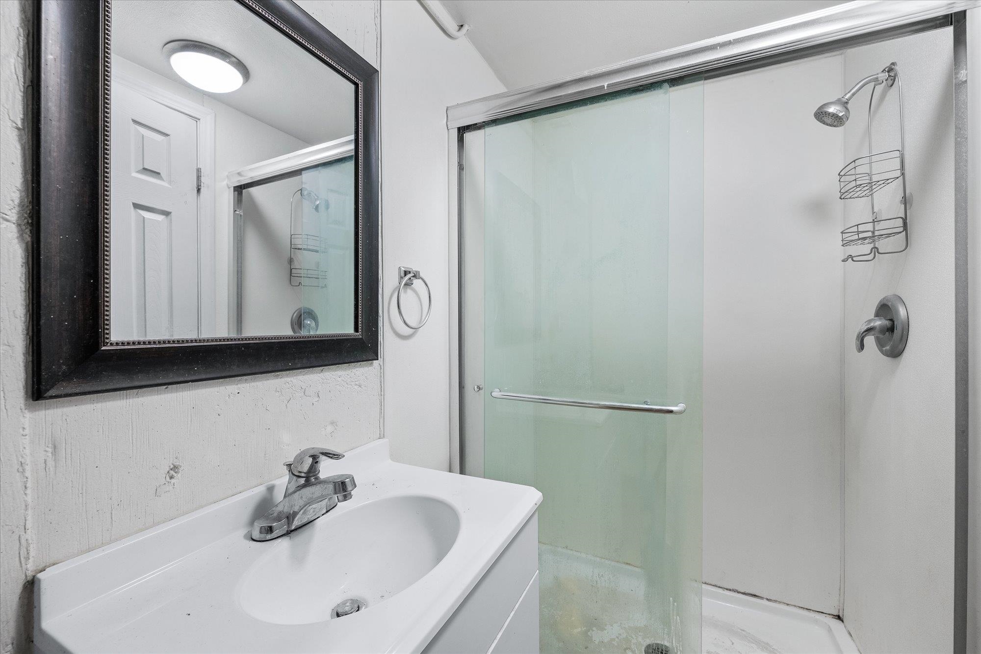 527 E 8th Ave - Photo 19
