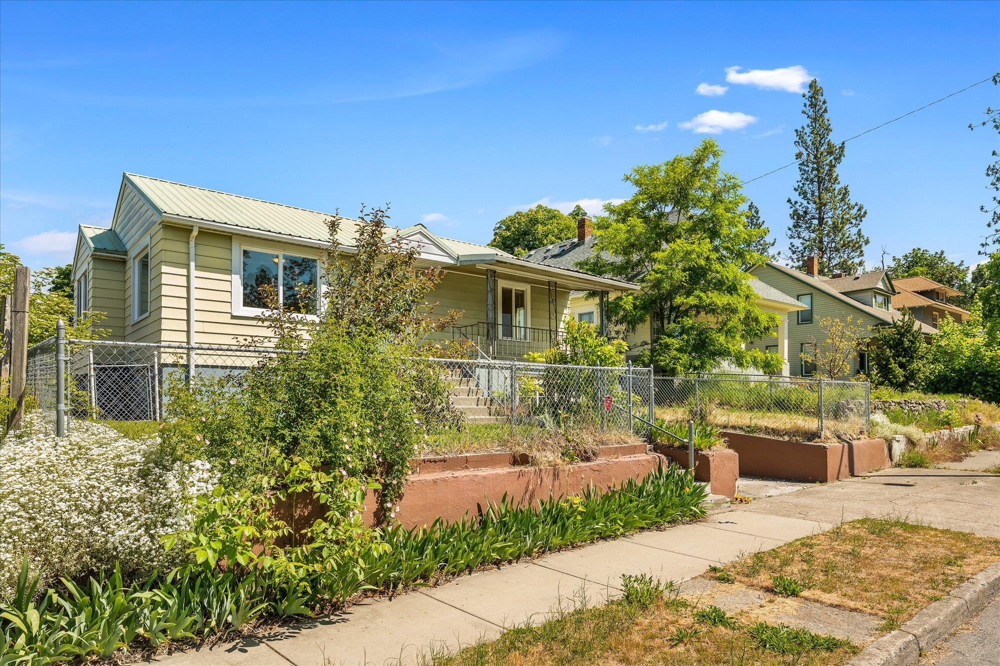 527 E 8th Ave - Photo 24