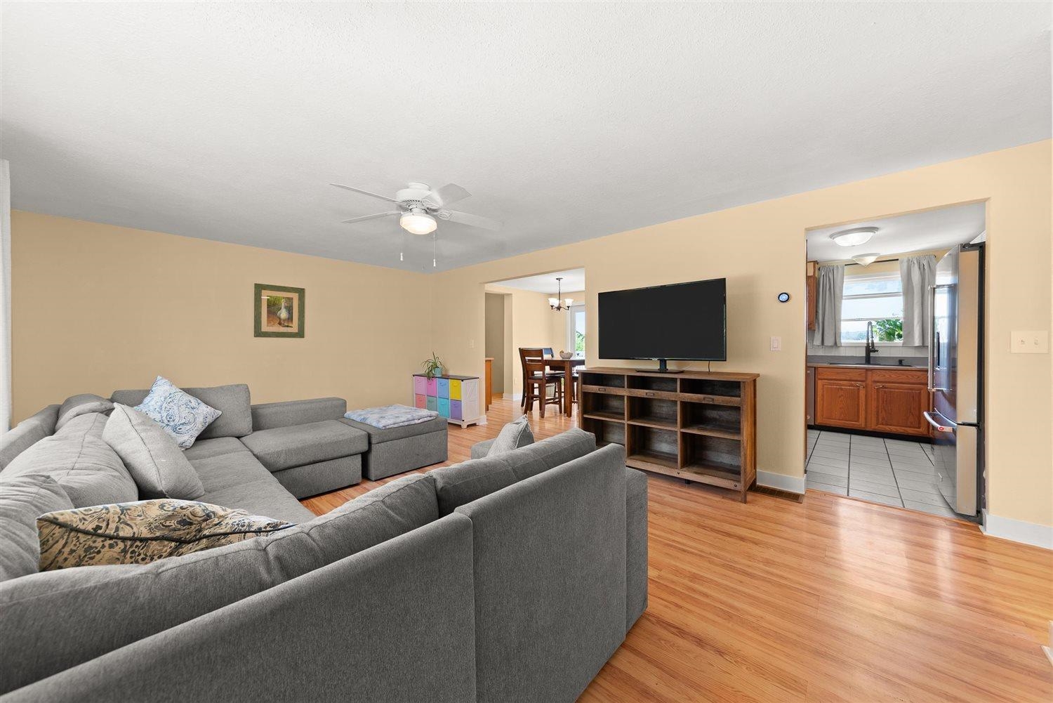 5405 N Lynden Rd - Photo 4