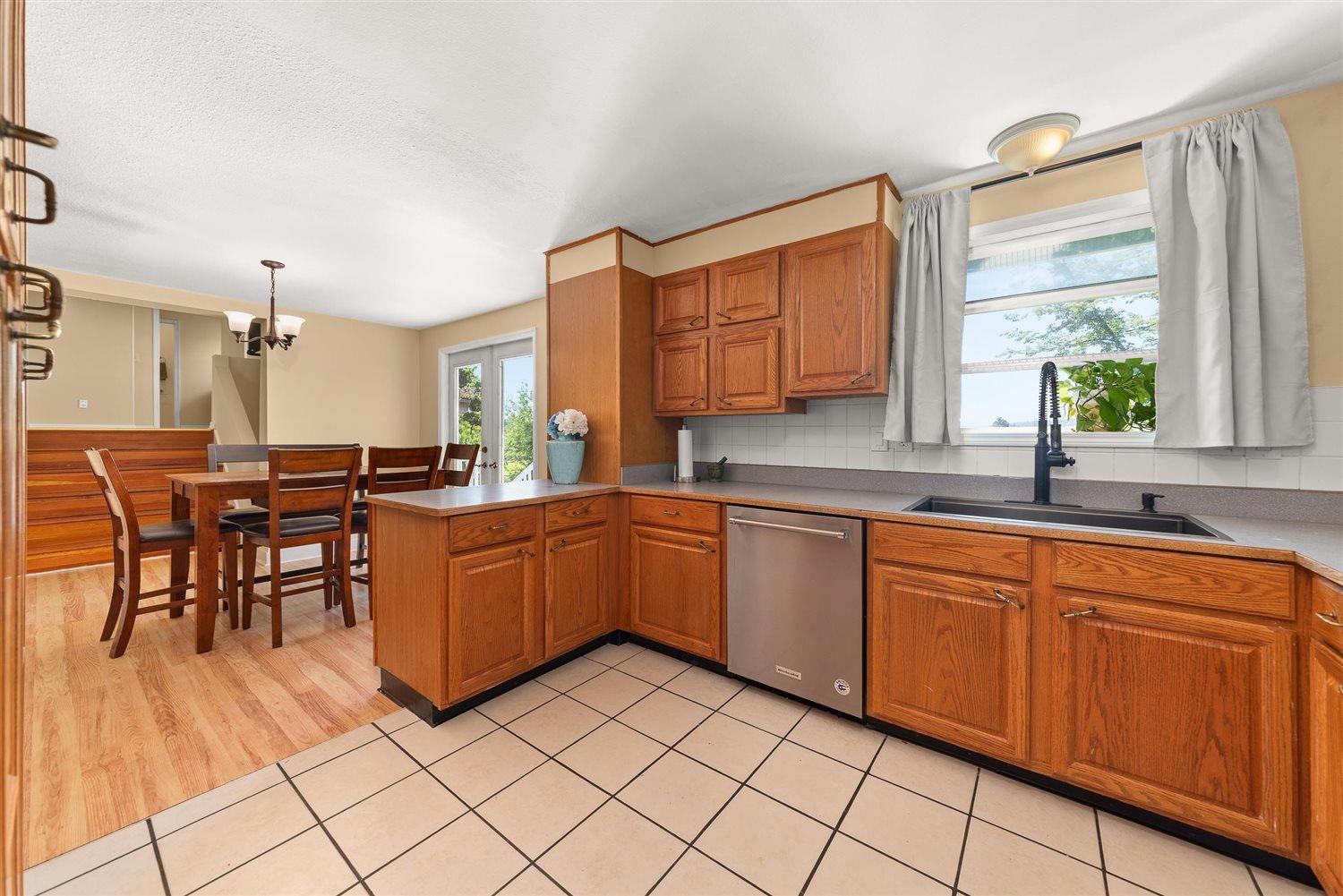 5405 N Lynden Rd - Photo 12