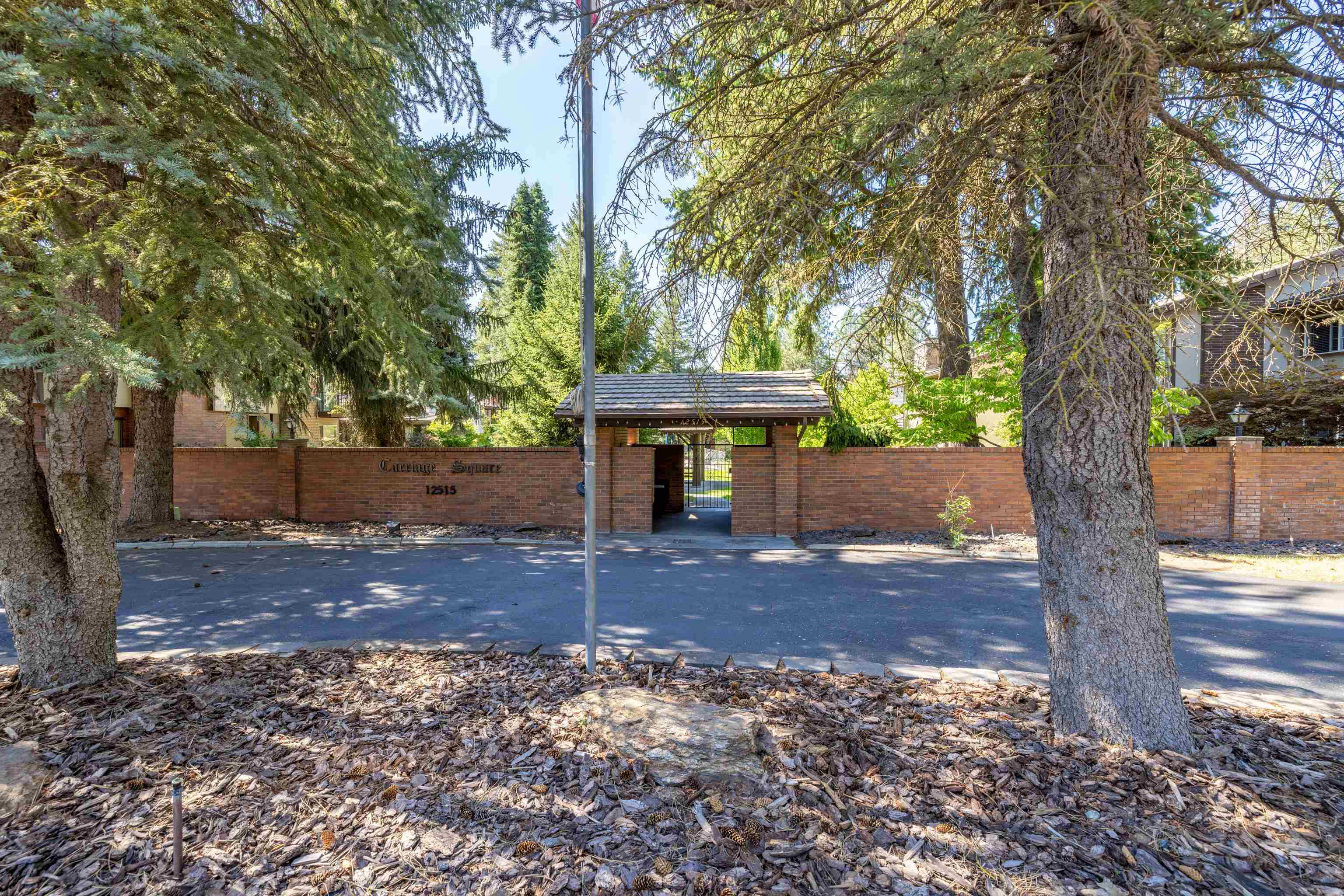 12515 N Fairwood Dr - Photo 2