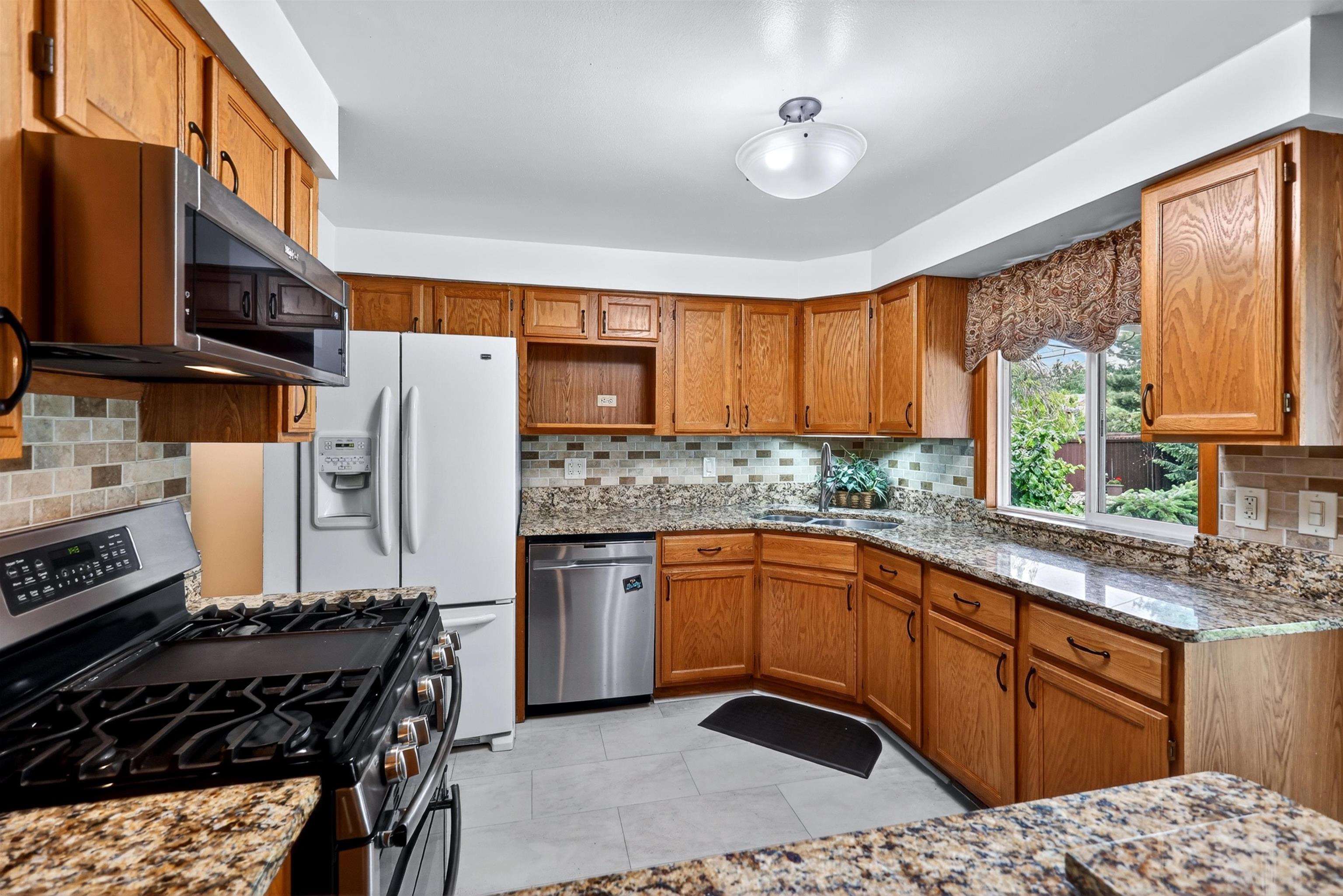 11922 25TH Ave - Photo 7