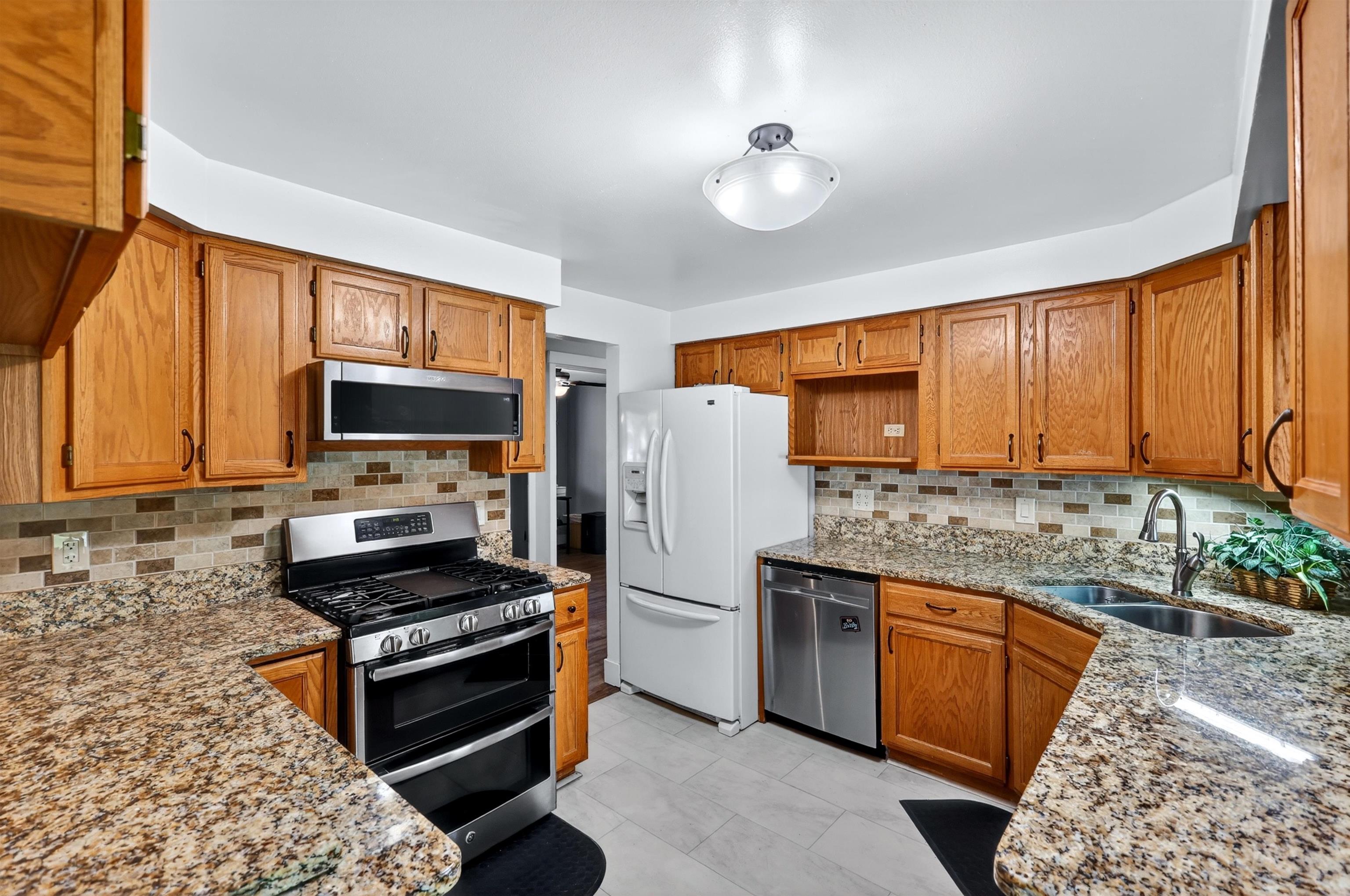 11922 25TH Ave - Photo 8