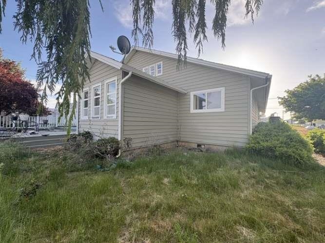 515 SW Broadway St - Photo 2