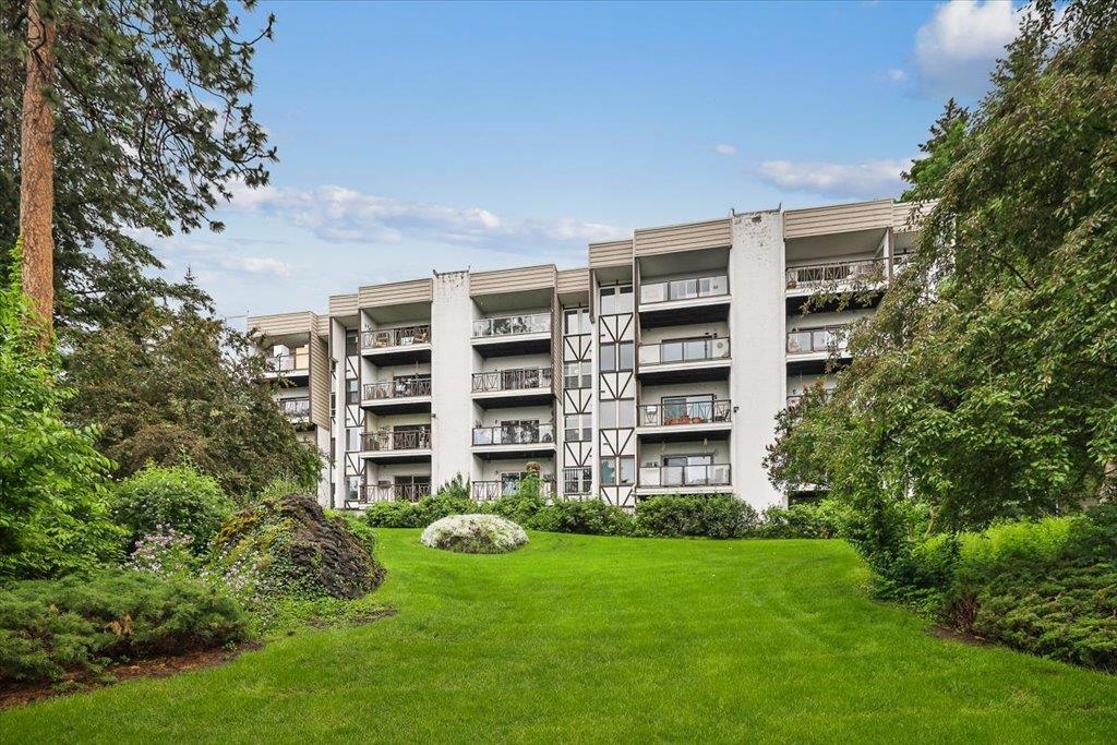20 W Sumner Ave - Photo 1