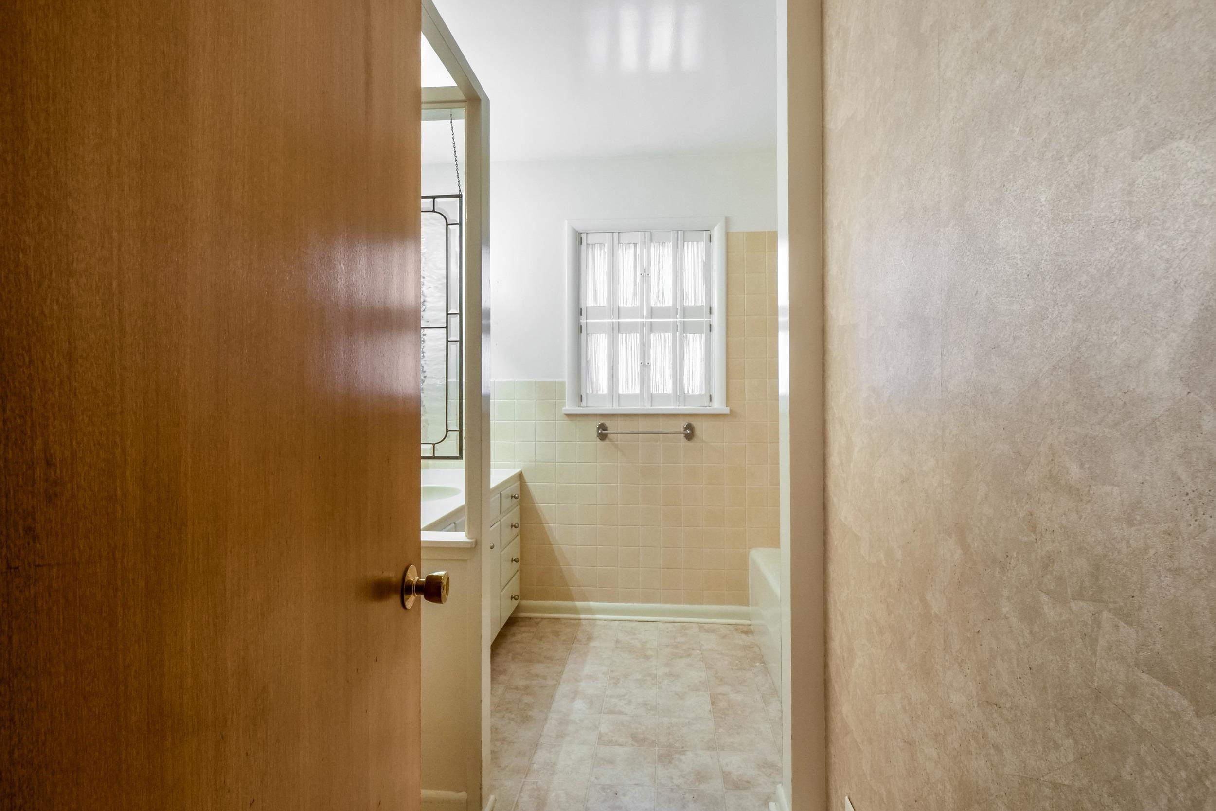 319 E 3rd Ave - Photo 20
