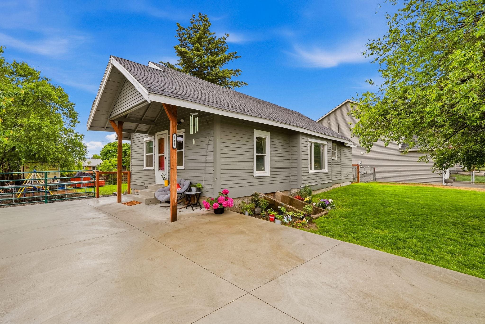 1211 S Fox Rd - Photo 2