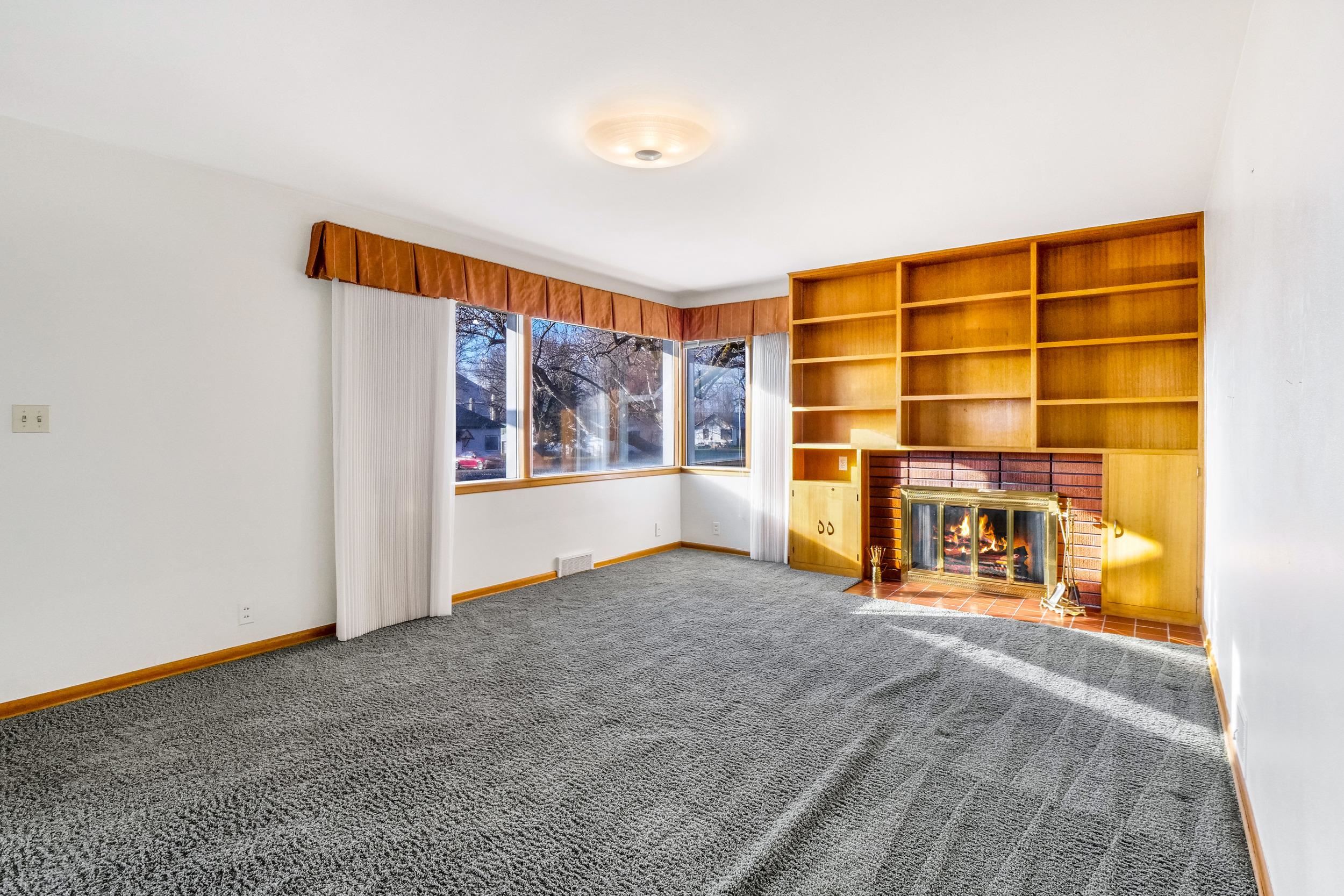 319 E 3rd Ave - Photo 12
