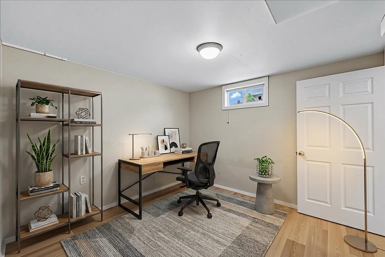 527 E 8th Ave - Photo 16