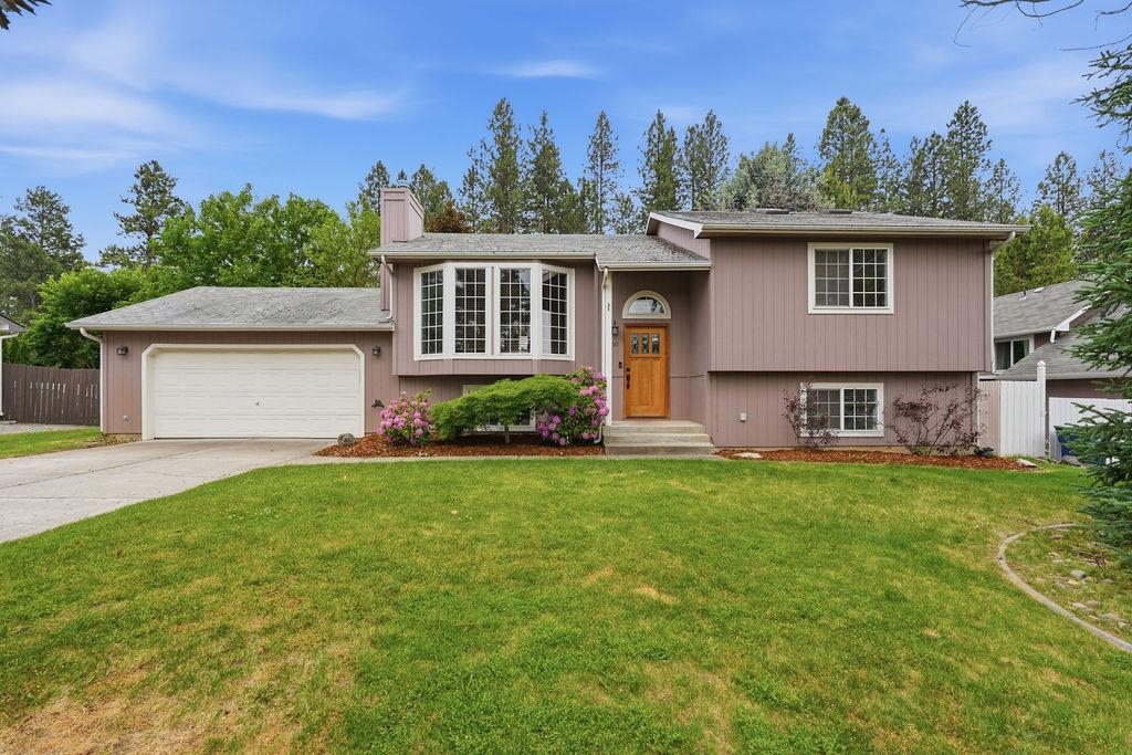 410 E Pine Needle Ave - Photo 1