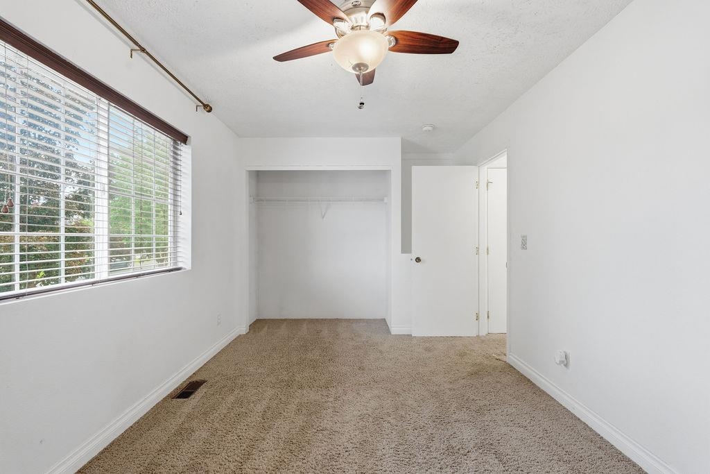 410 E Pine Needle Ave - Photo 19