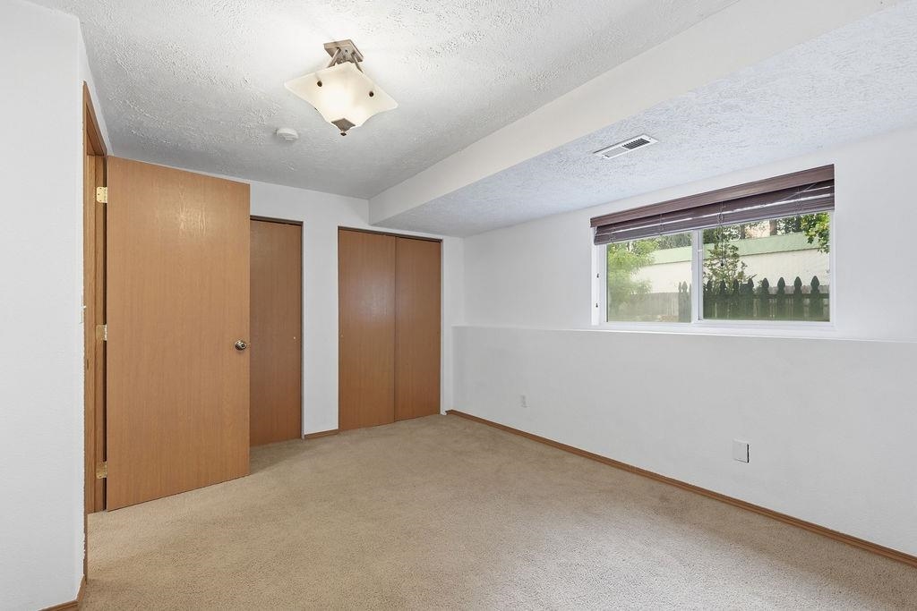 410 E Pine Needle Ave - Photo 24
