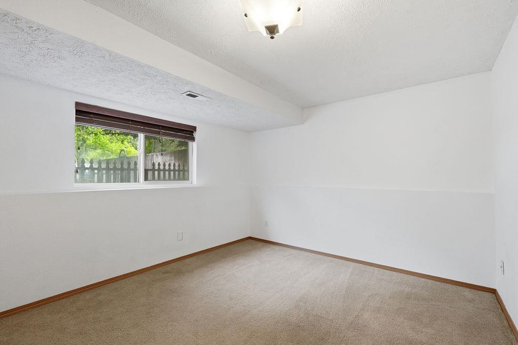 410 E Pine Needle Ave - Photo 26