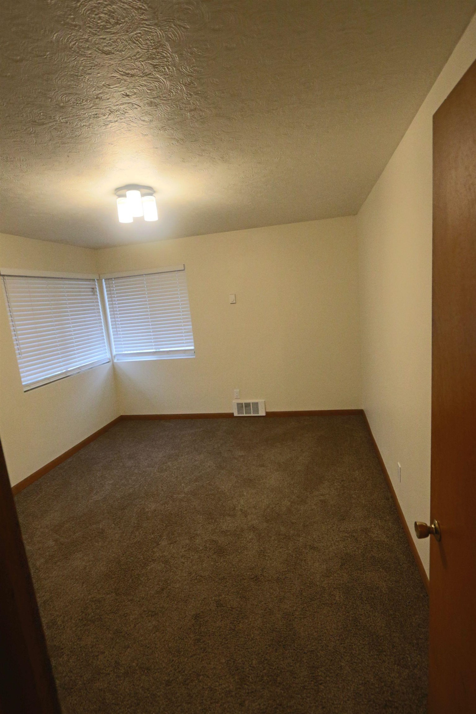 1604 W 8th Ave - Photo 9