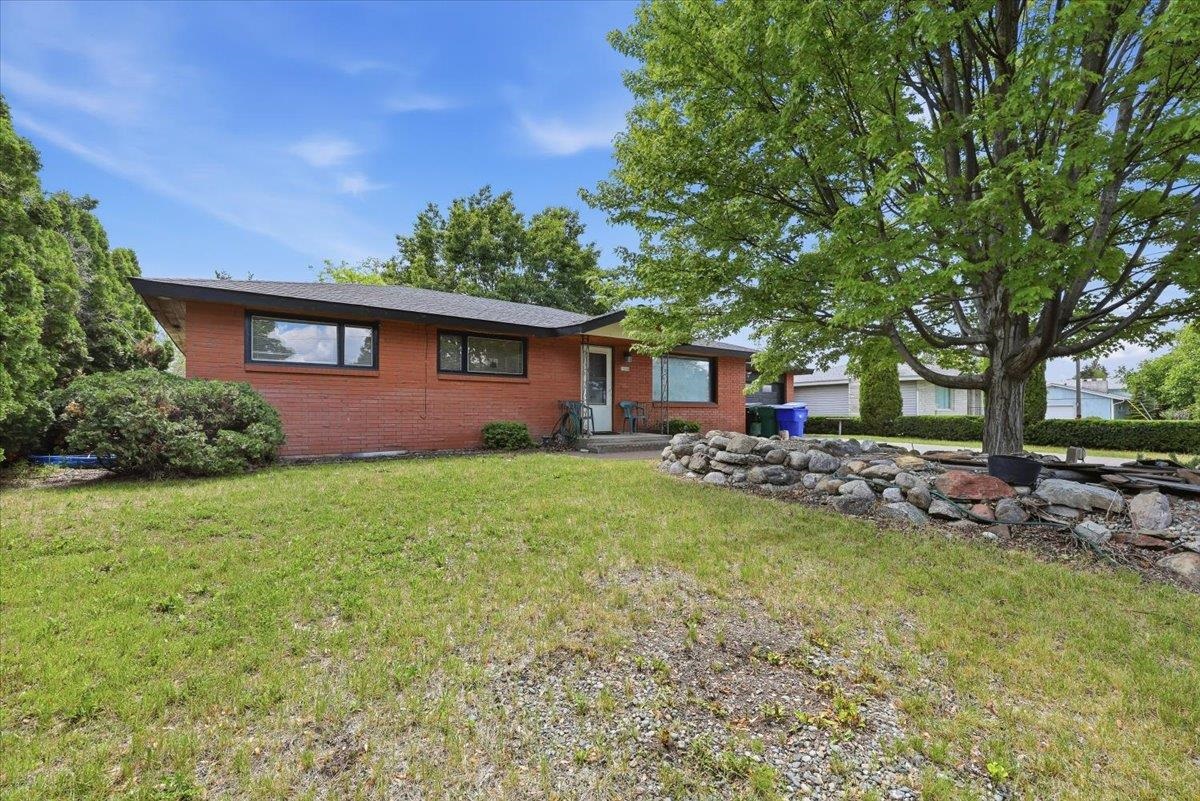 9808 E Shannon Ave - Photo 2