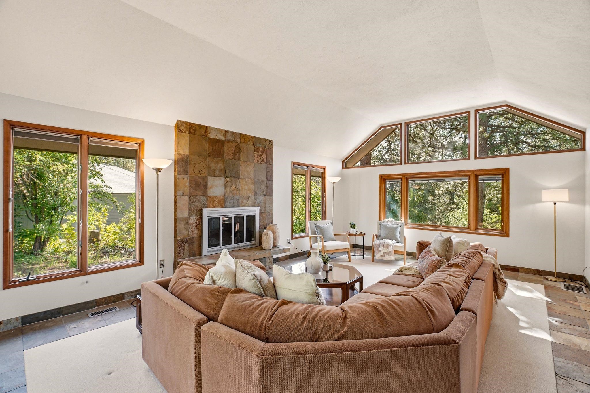 3760 W Rosamond Ave - Photo 4