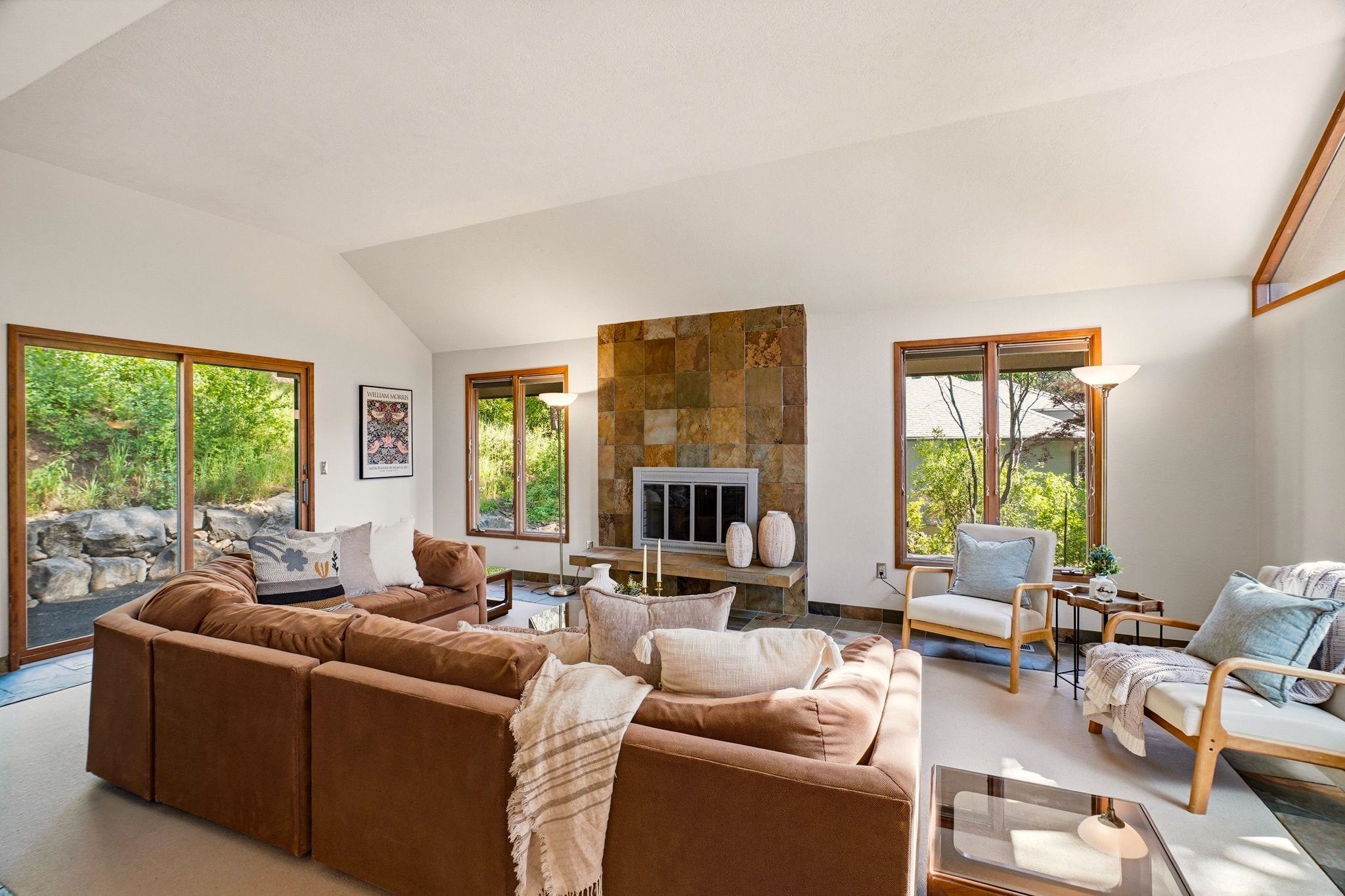 3760 W Rosamond Ave - Photo 2