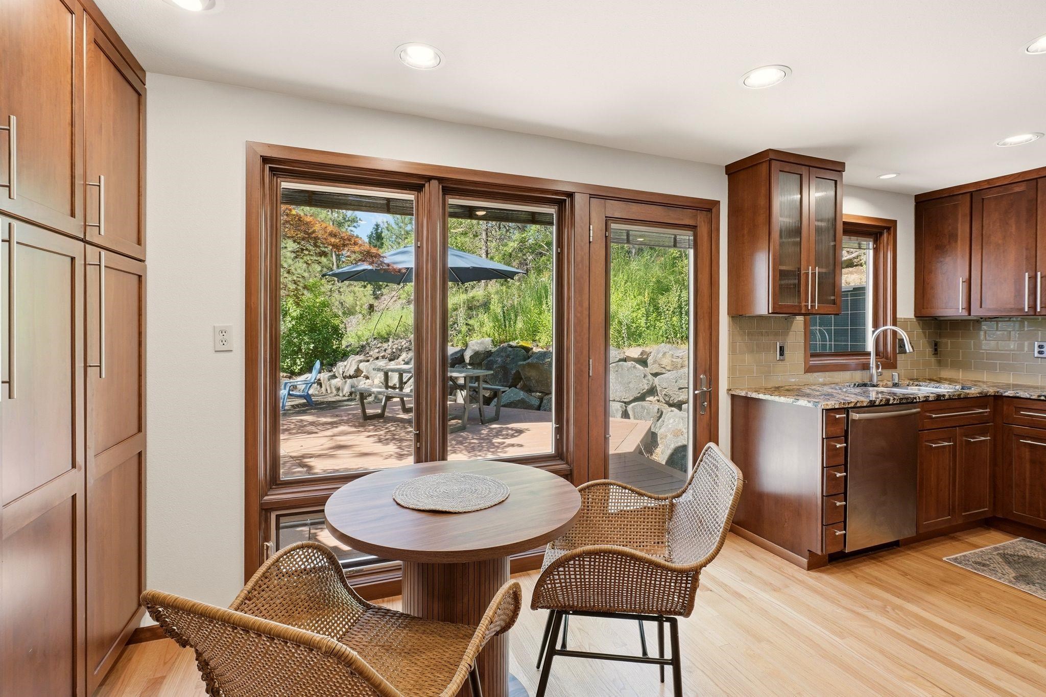 3760 W Rosamond Ave - Photo 11