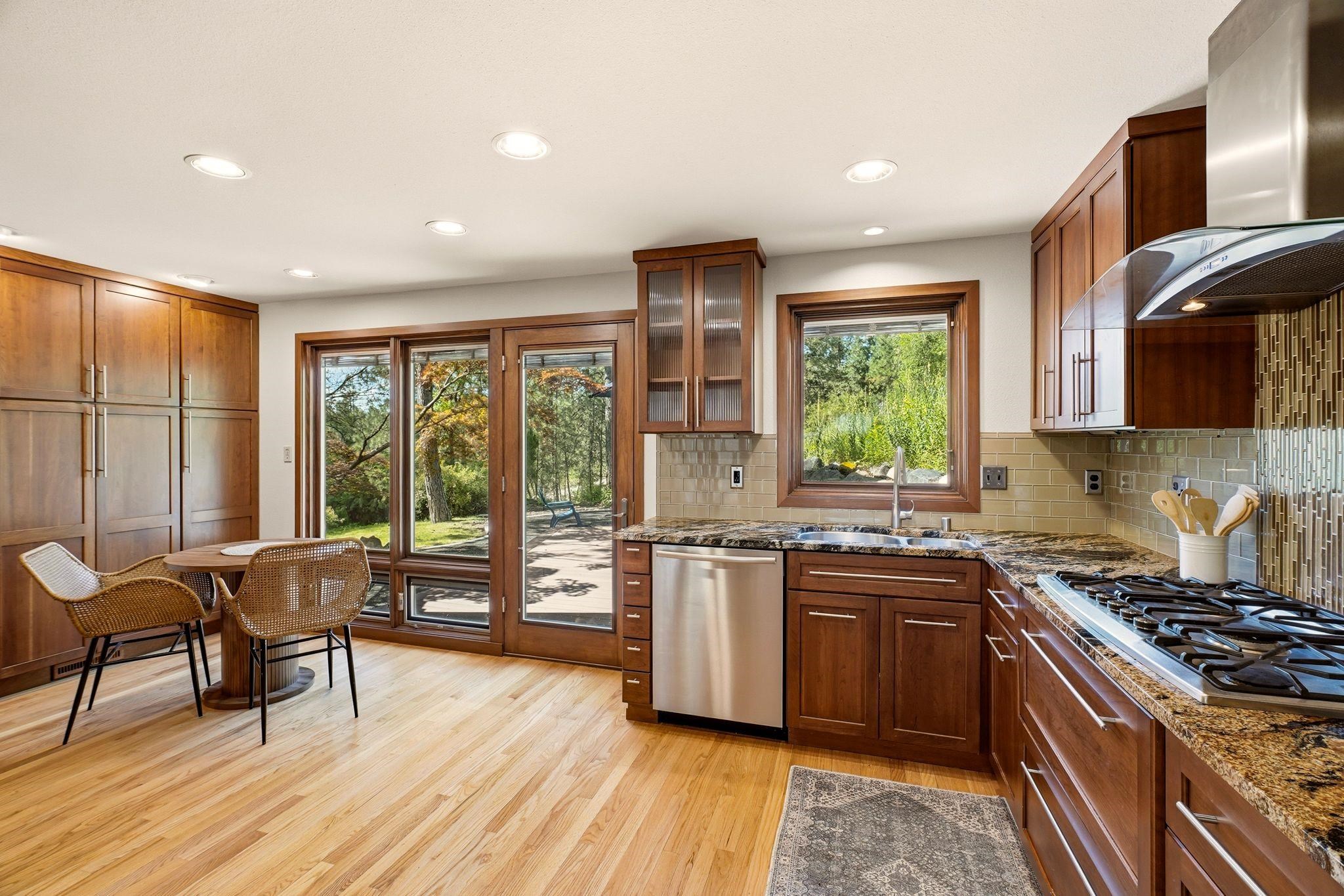 3760 W Rosamond Ave - Photo 6