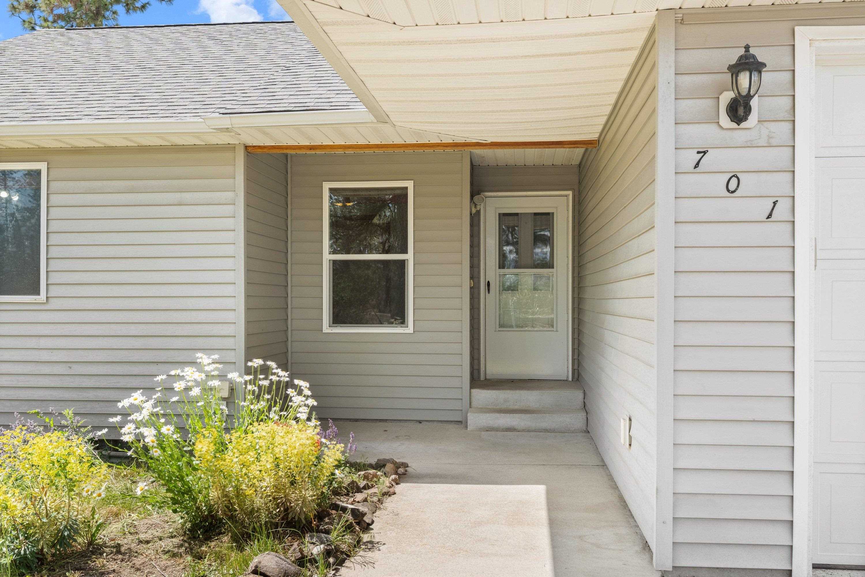 701 N Lefevre St - Photo 2