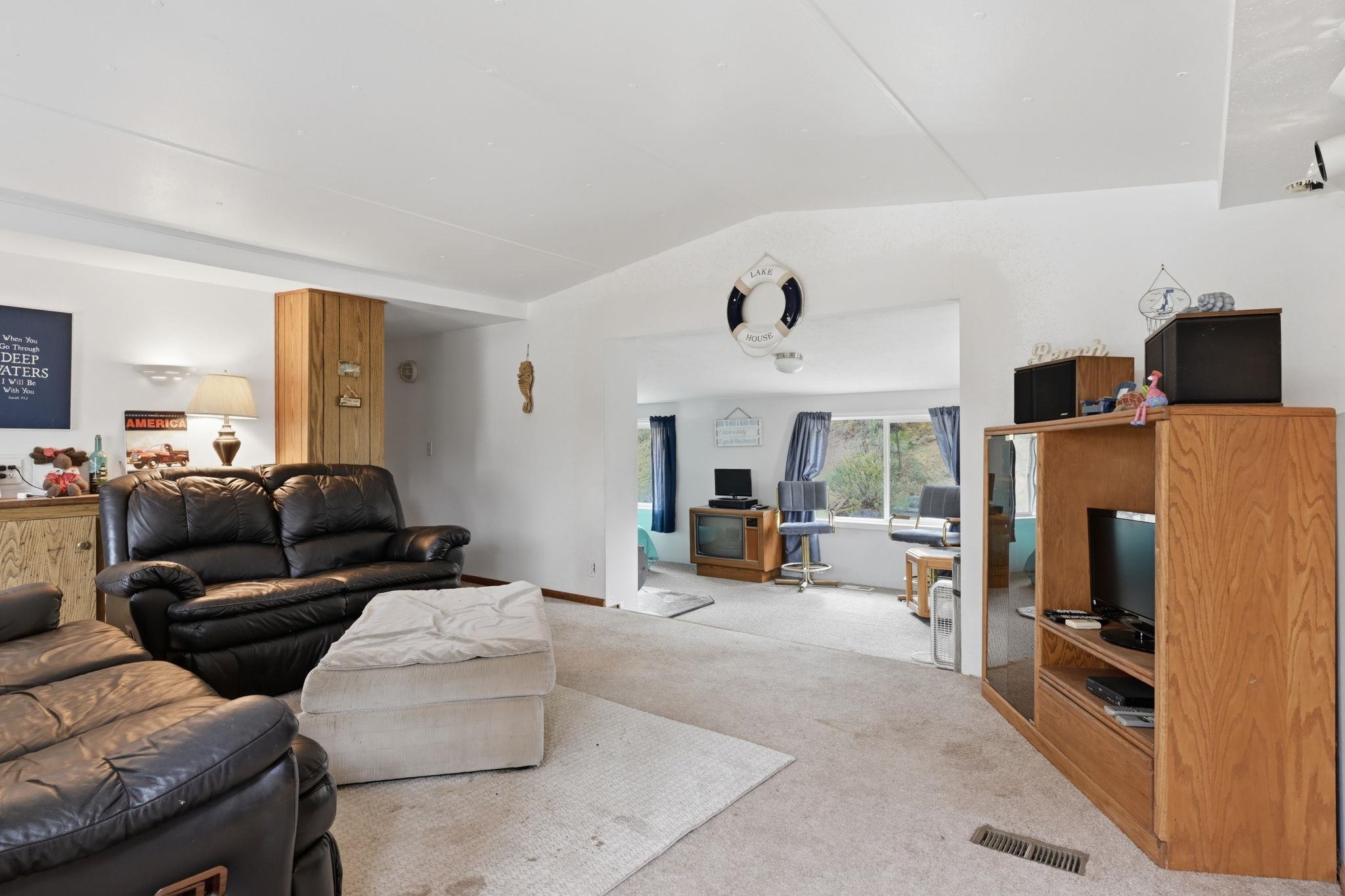 31884 E Phillips Ln - Photo 2