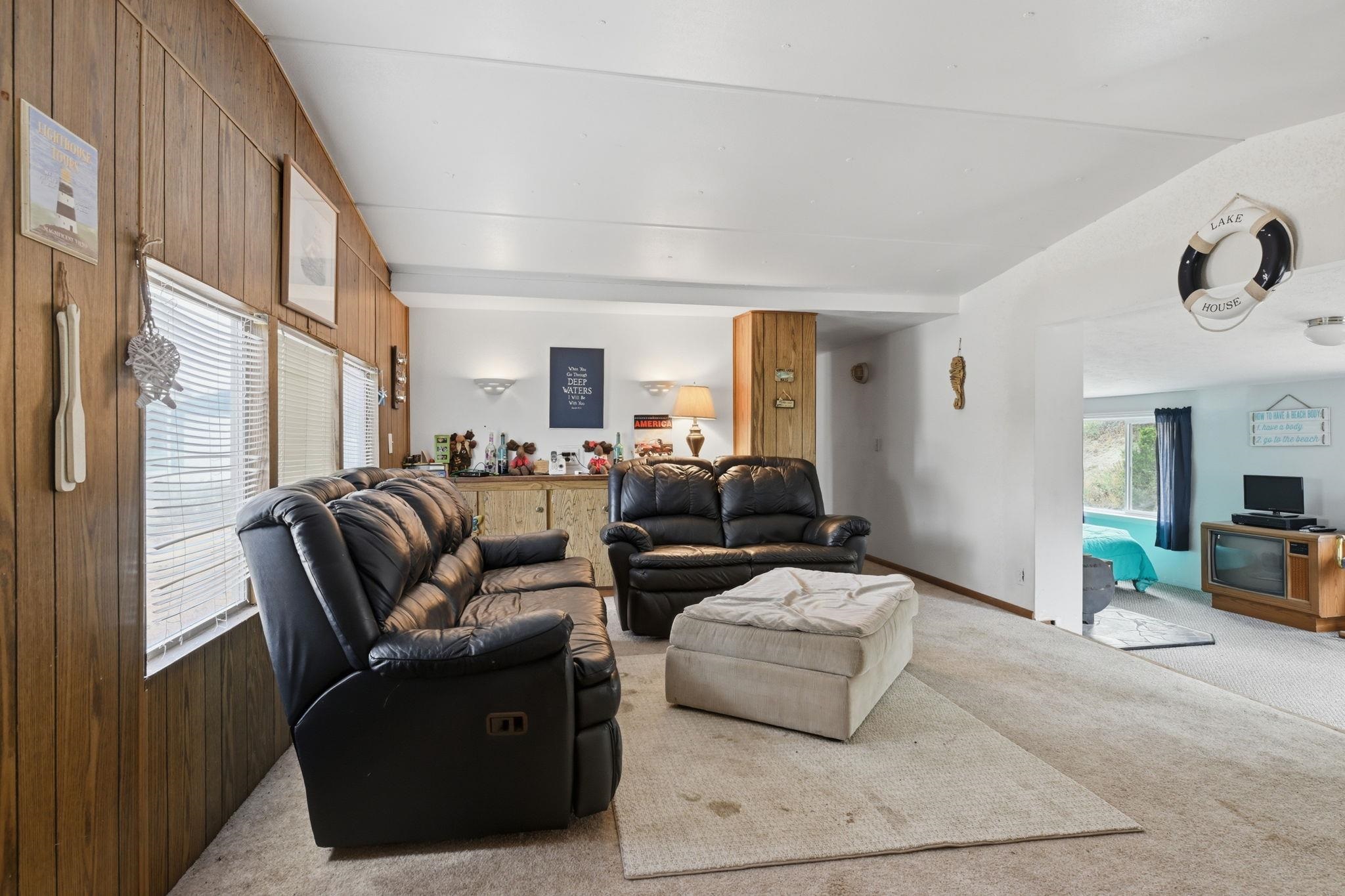 31884 E Phillips Ln - Photo 3
