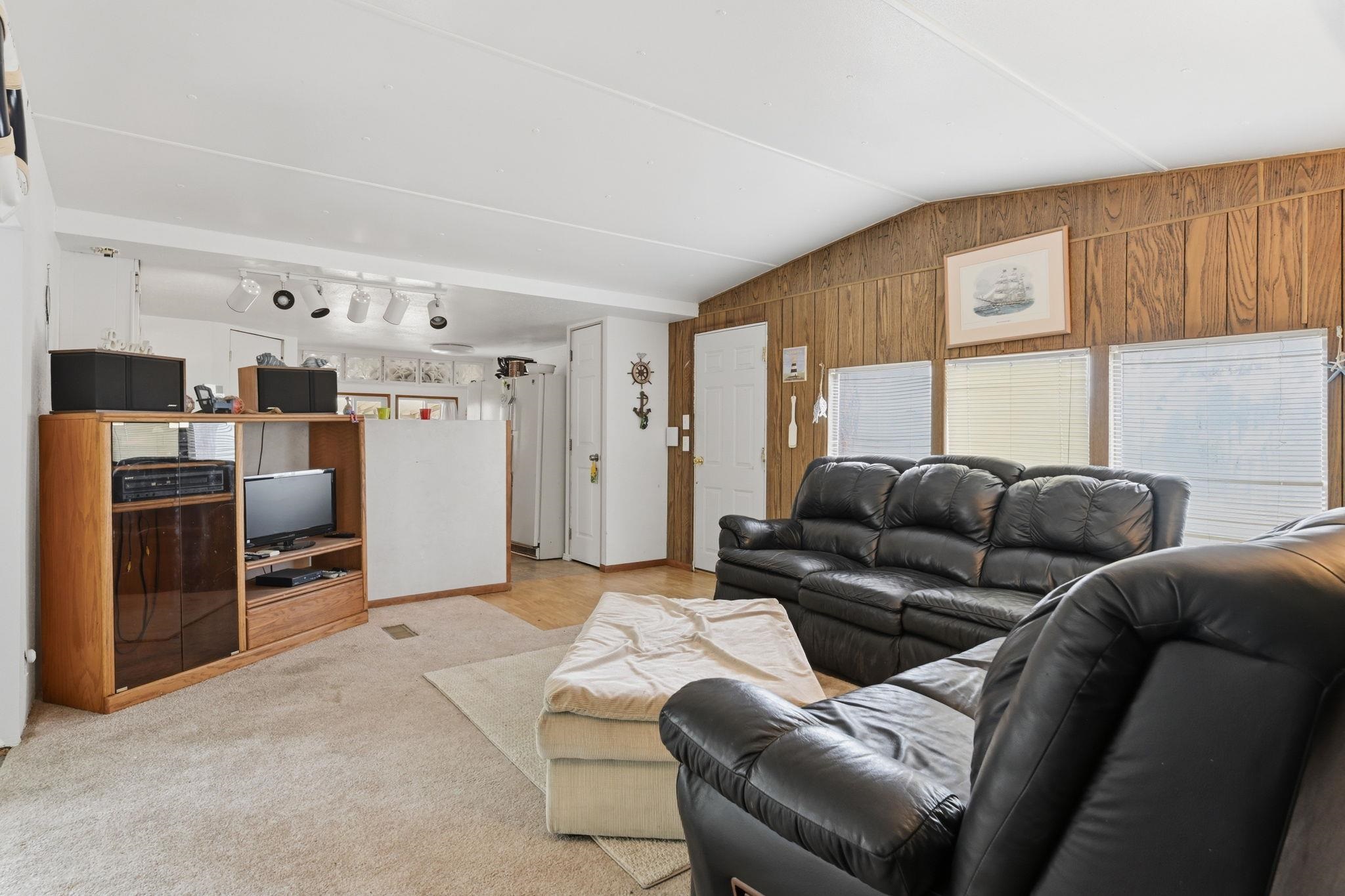 31884 E Phillips Ln - Photo 4