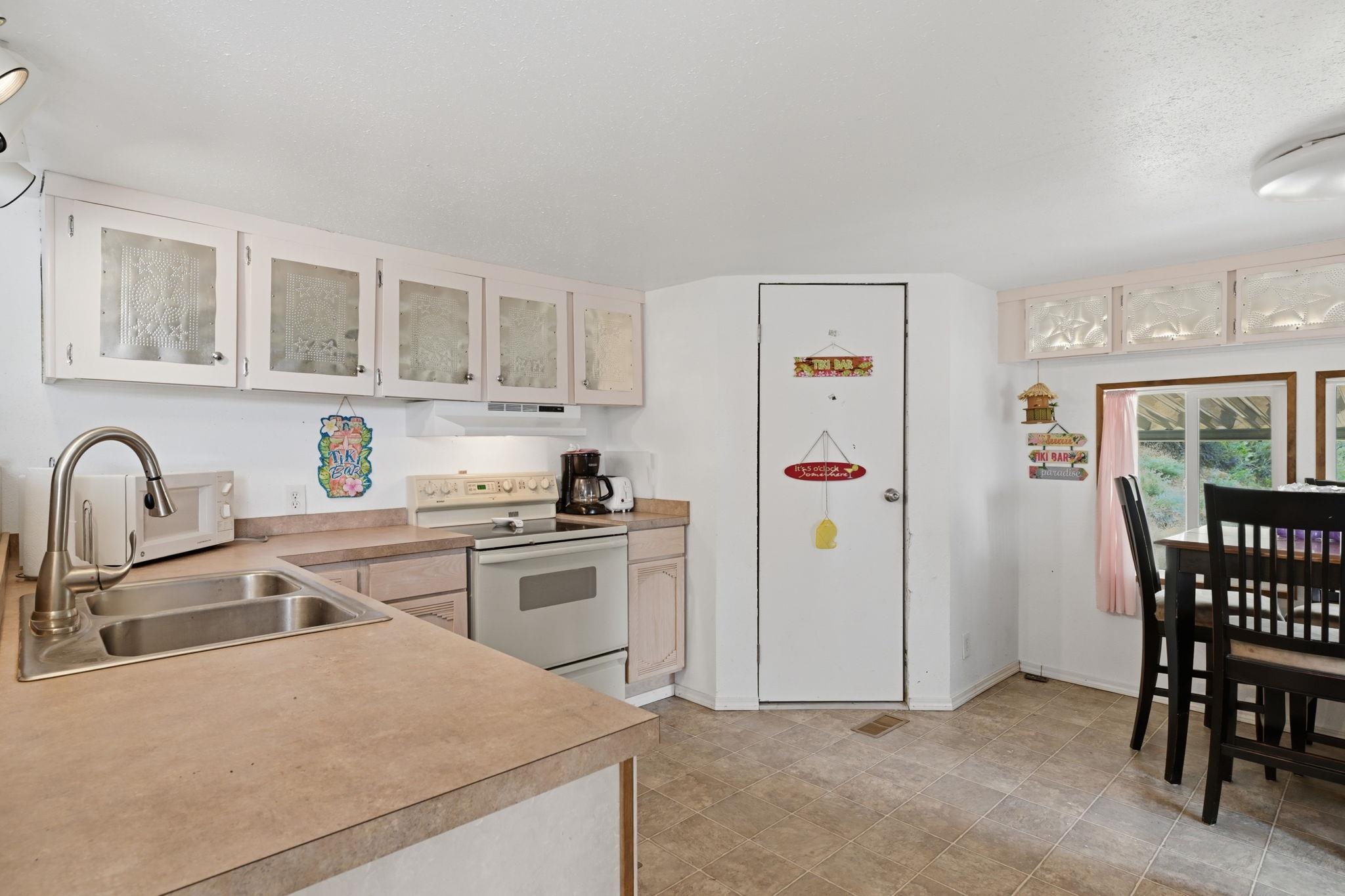 31884 E Phillips Ln - Photo 5