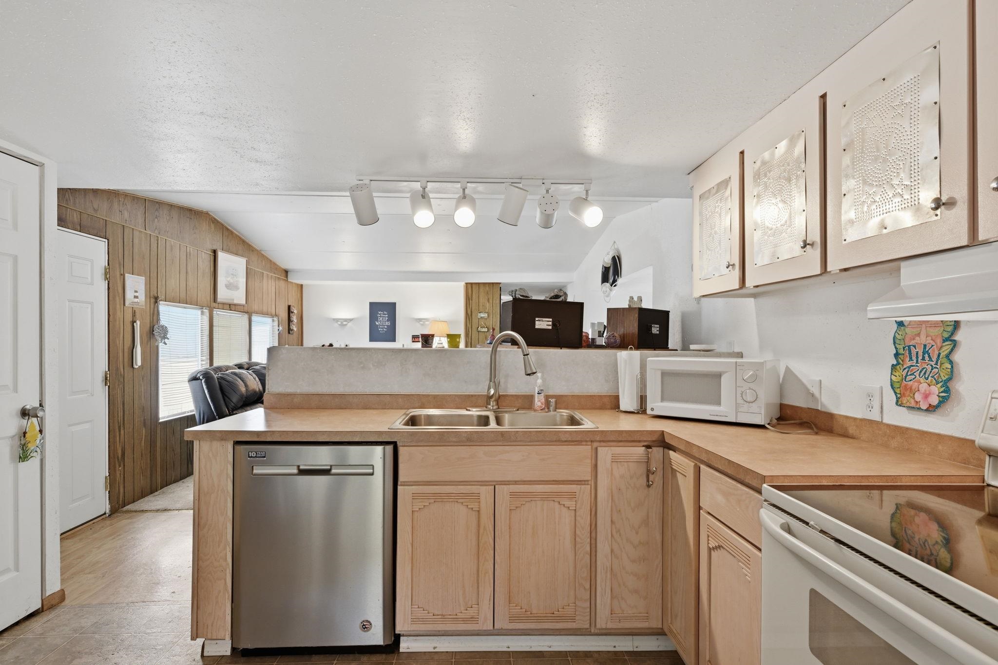 31884 E Phillips Ln - Photo 7