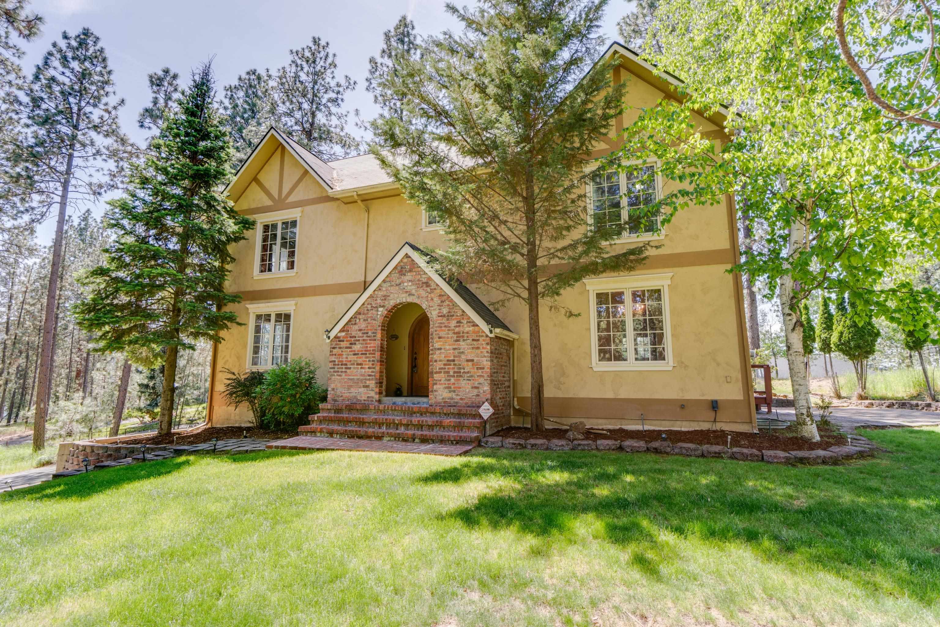 608 S Lakeside Rd - Photo 1