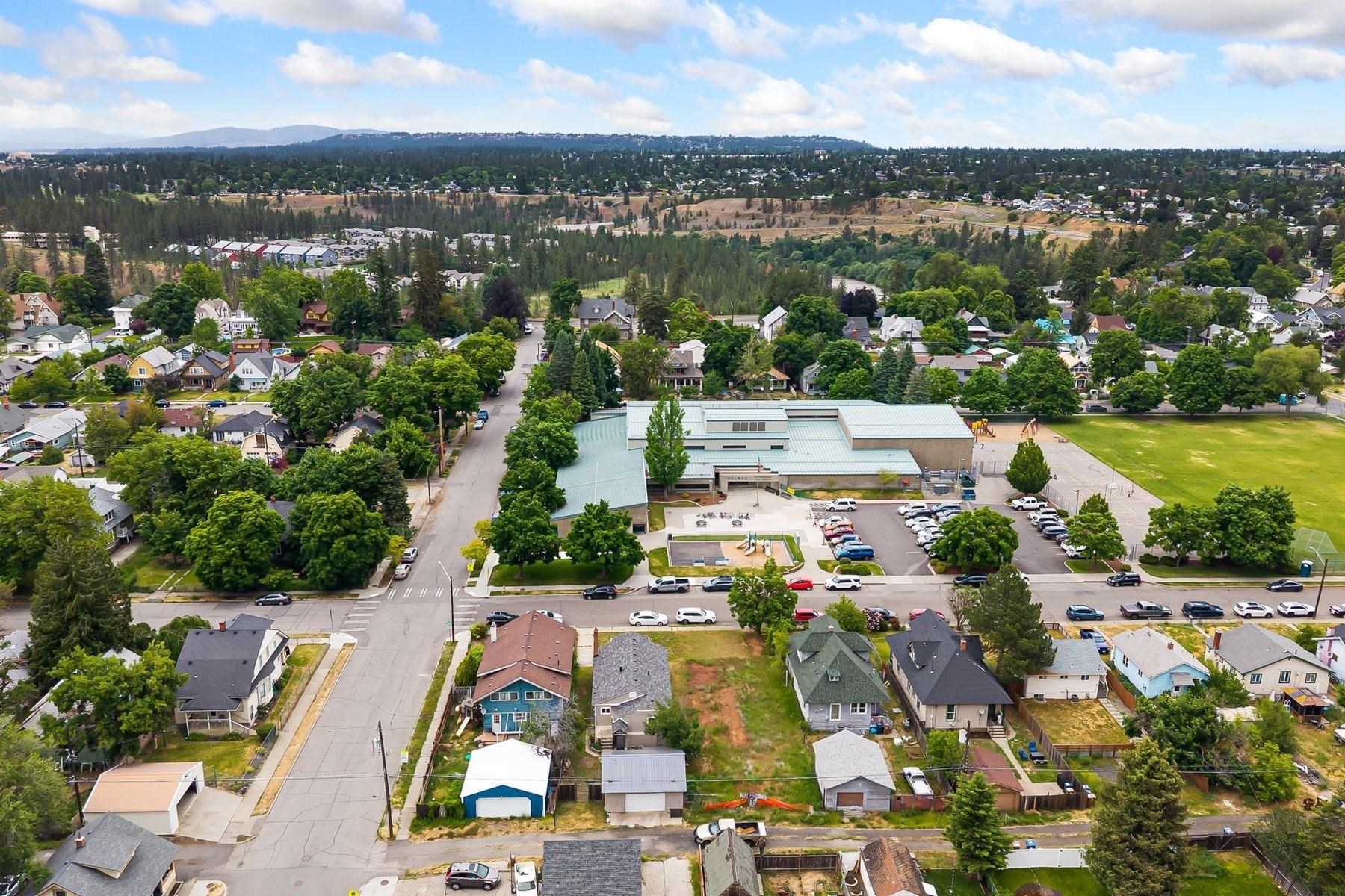 2621 W Sharp Ave - Photo 32