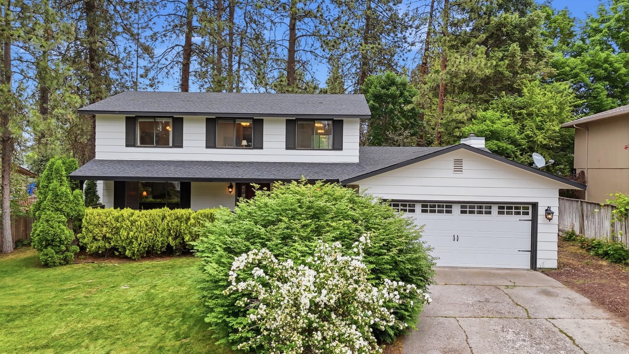 407 E Carriage Ct - Photo 1