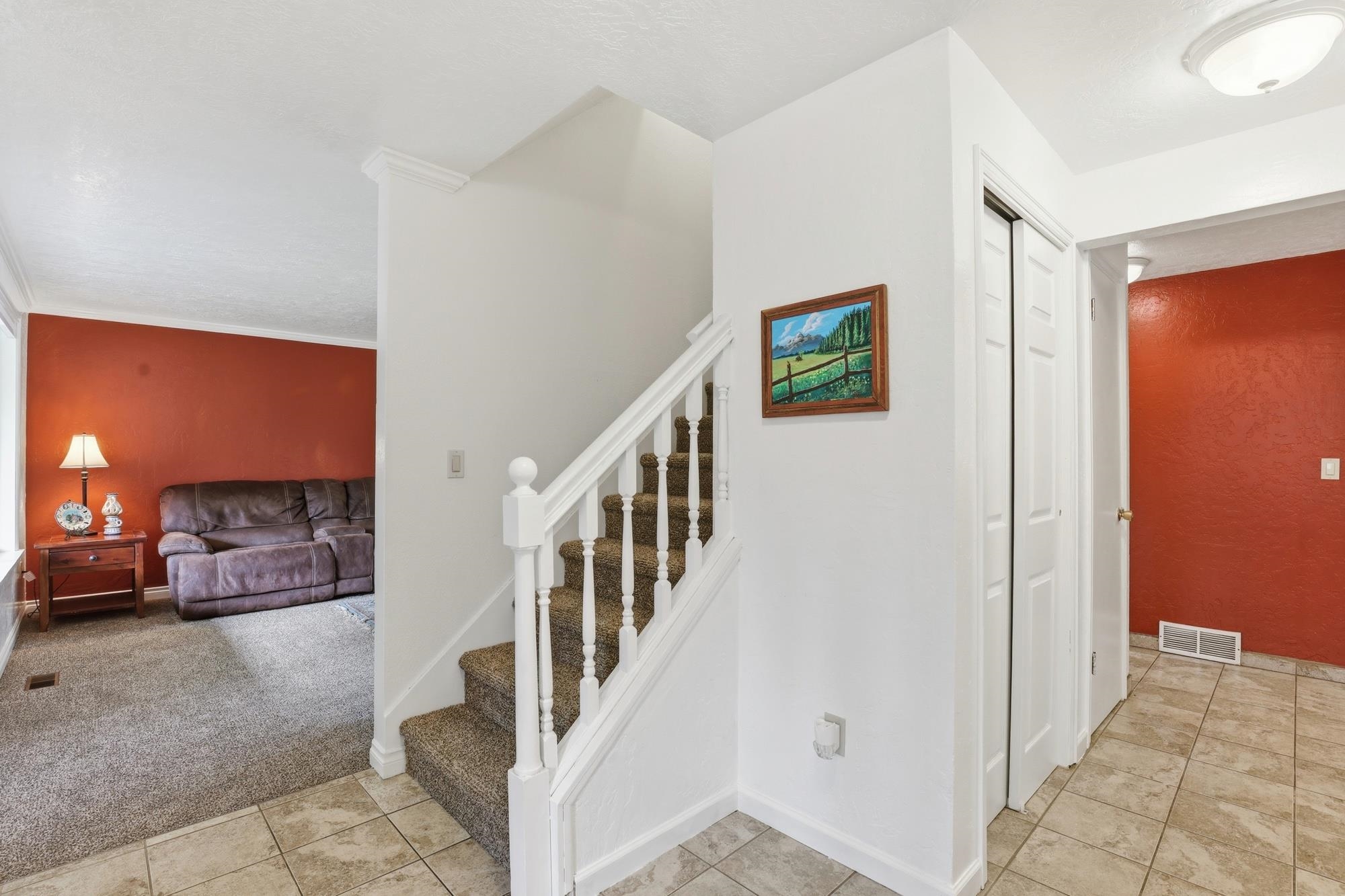 407 E Carriage Ct - Photo 7