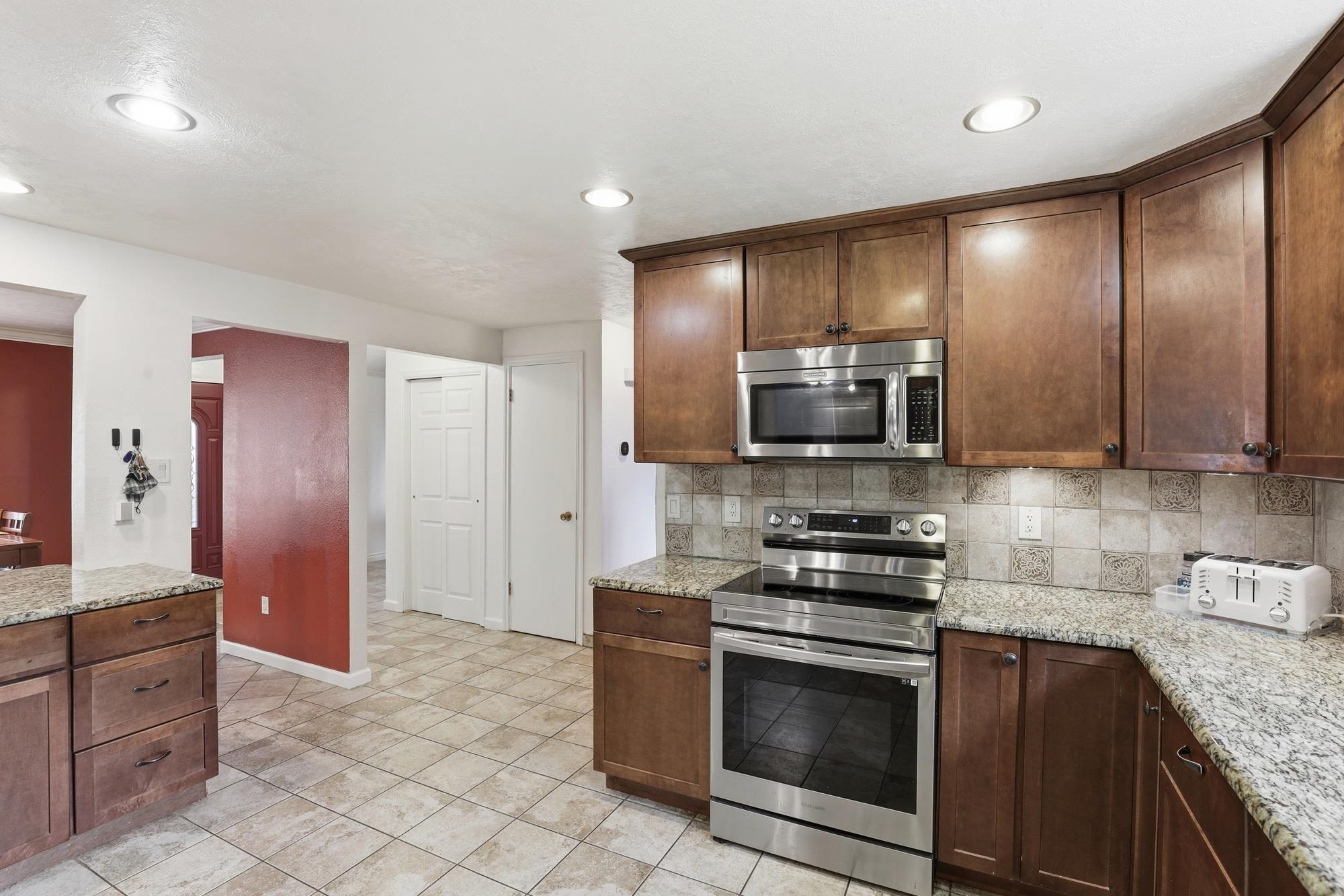 407 E Carriage Ct - Photo 12