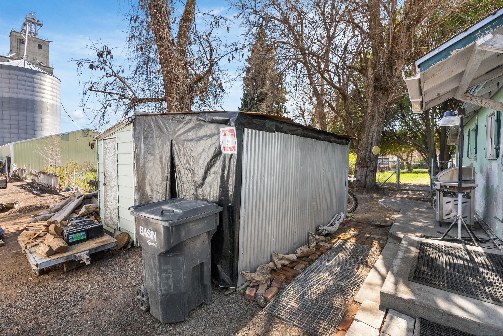 110 E Weston St - Photo 32