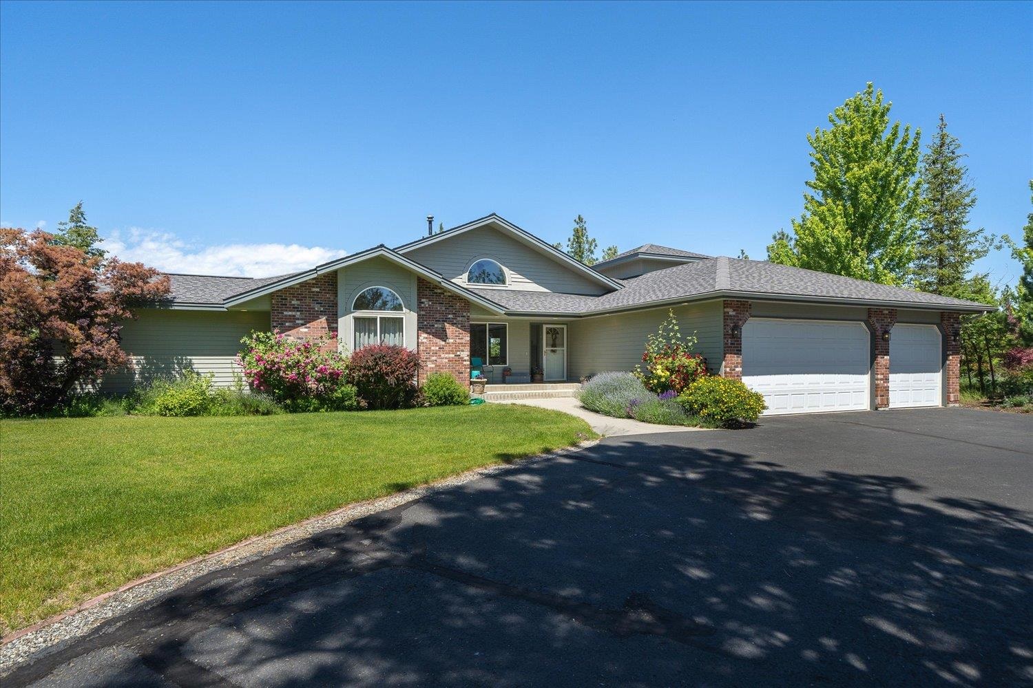 1607 E Wildflower Ln - Photo 1