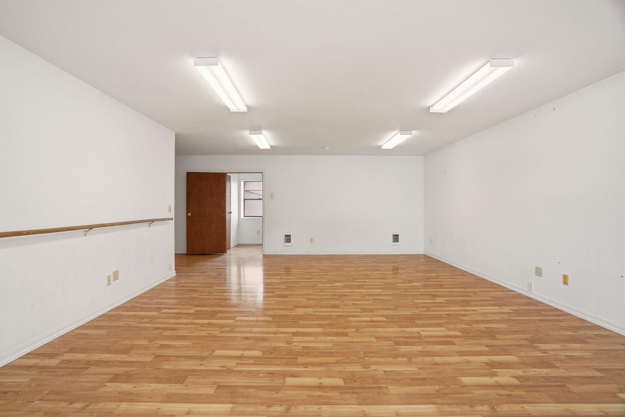 129 S Crosby St - Photo 8