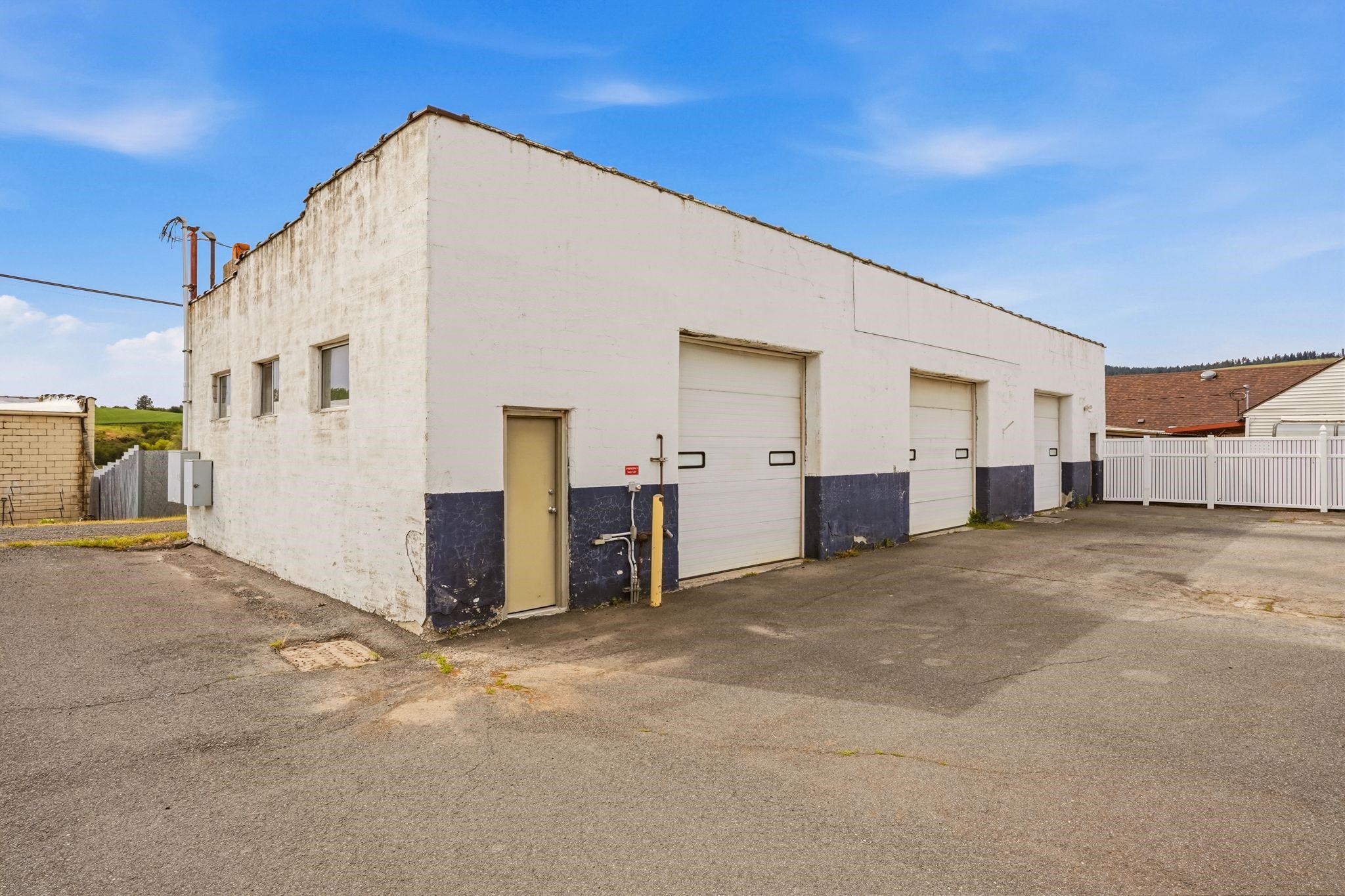 223 N Crosby St - Photo 1