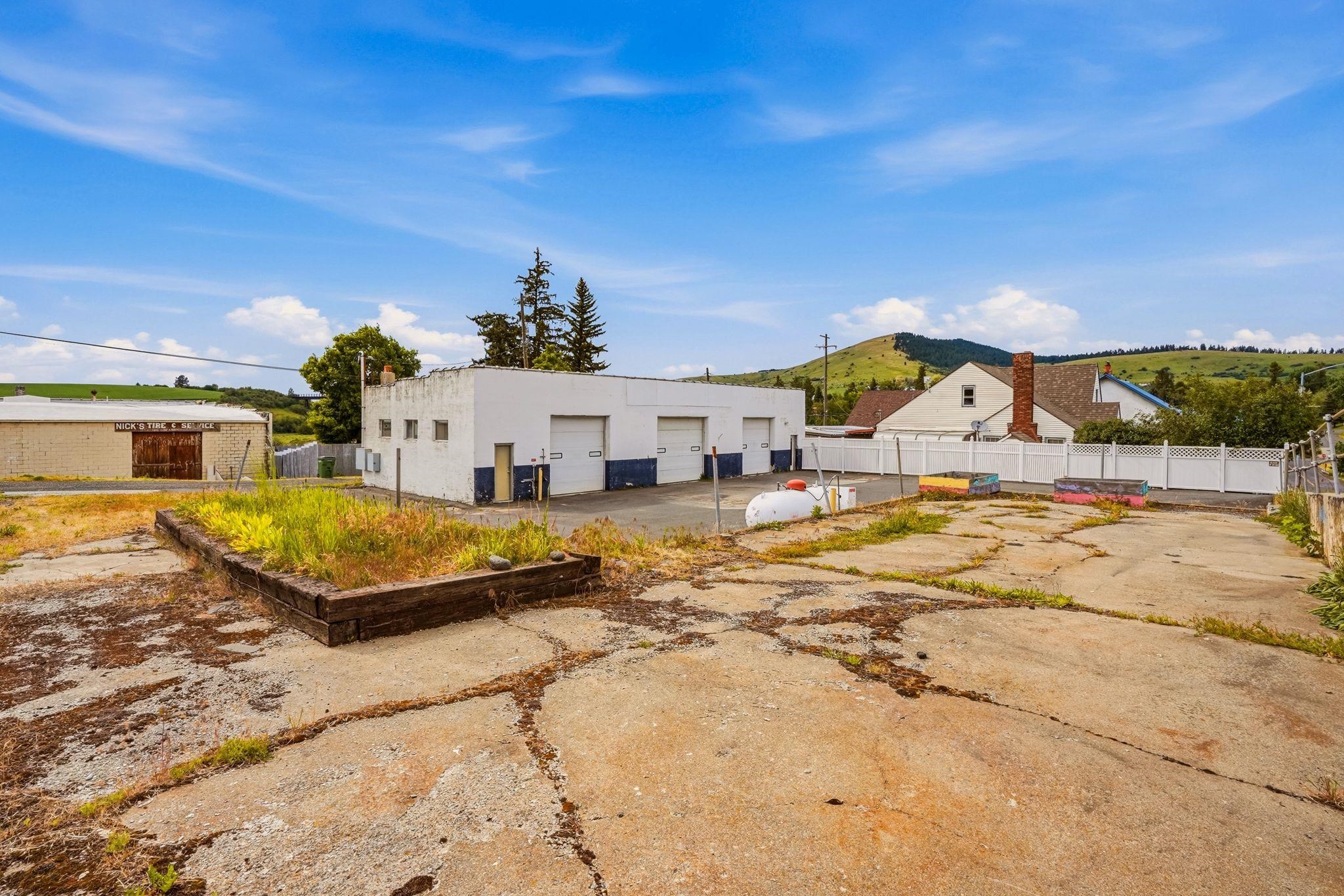 223 N Crosby St - Photo 4