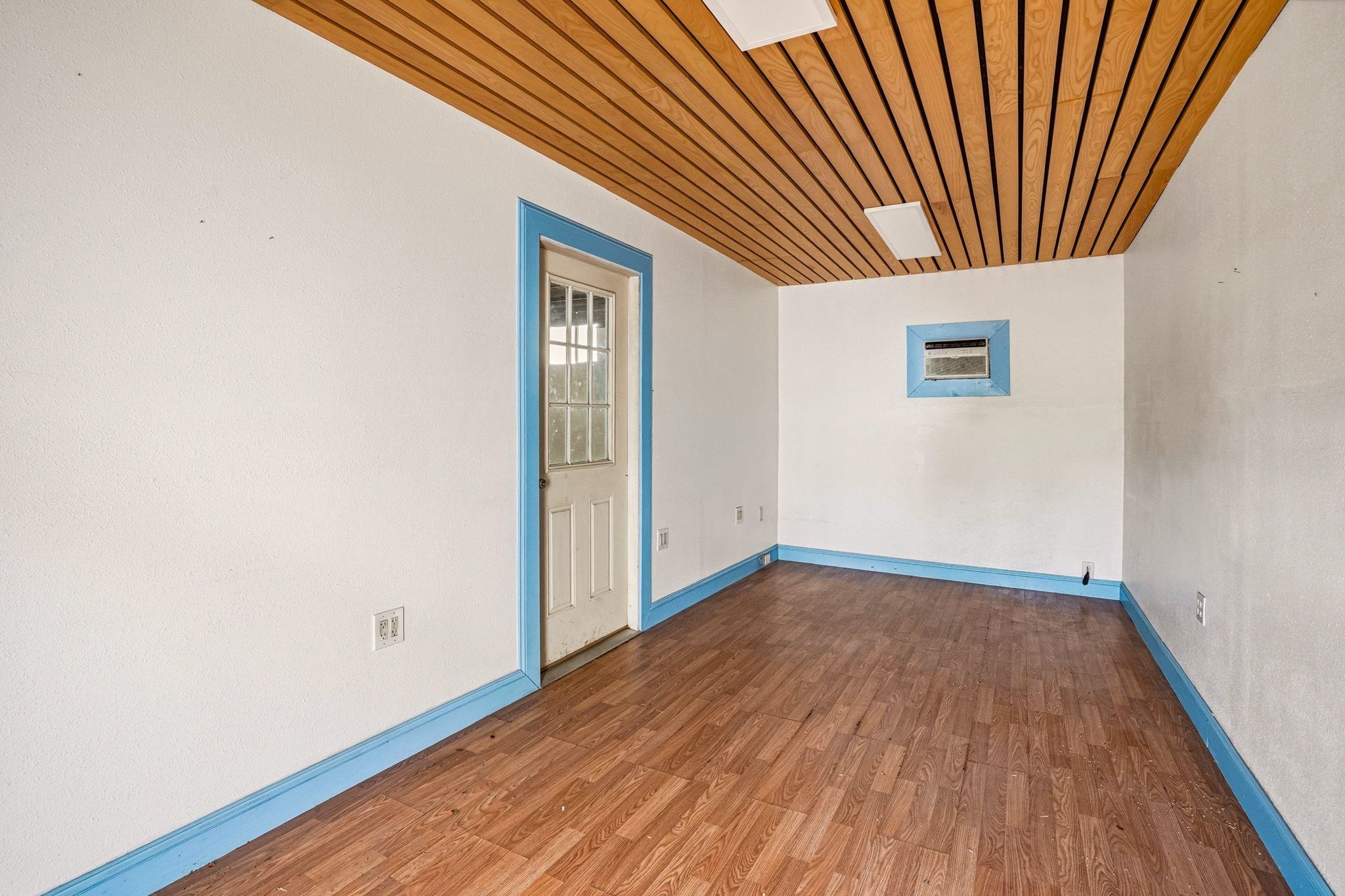 223 N Crosby St - Photo 5