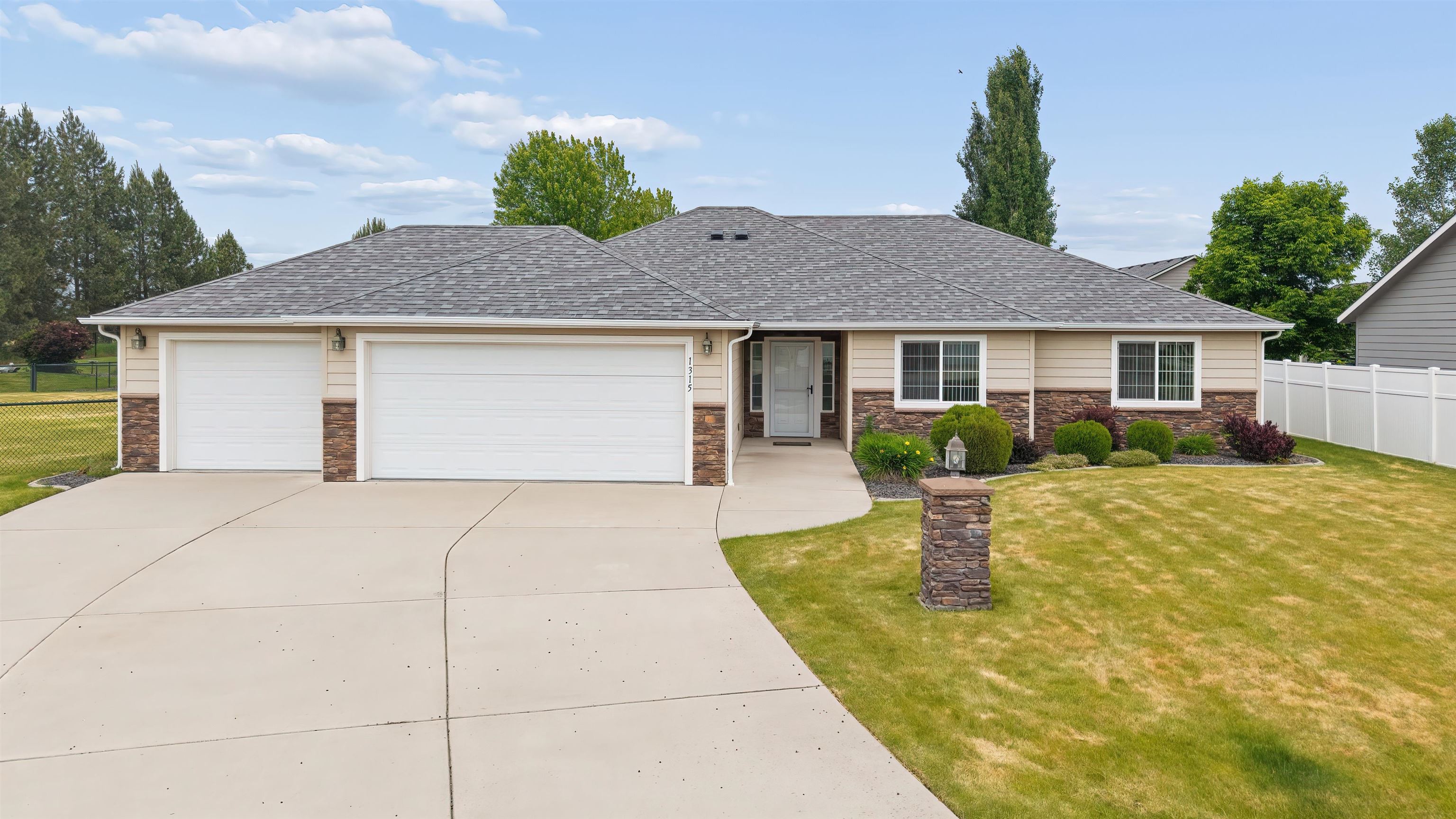 1315 E Cascade Ct - Photo 1