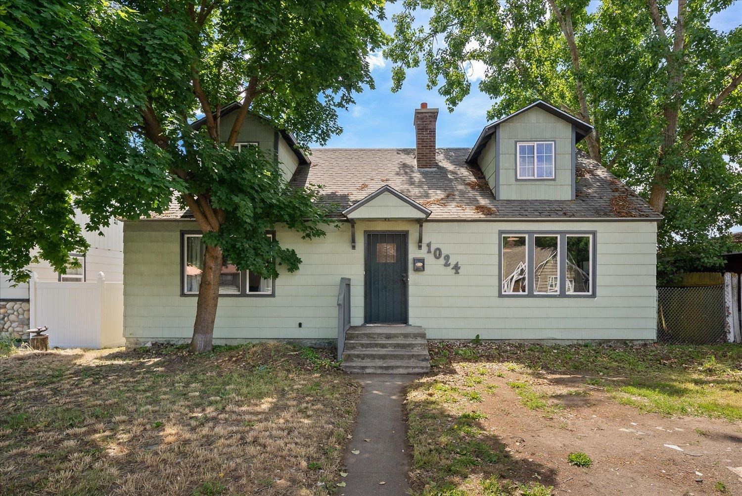 1024 E Wellesley Ave - Photo 1