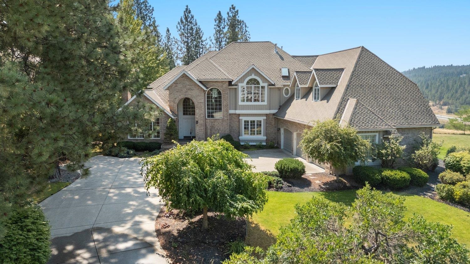 714 E Edenderry Ct - Photo 1