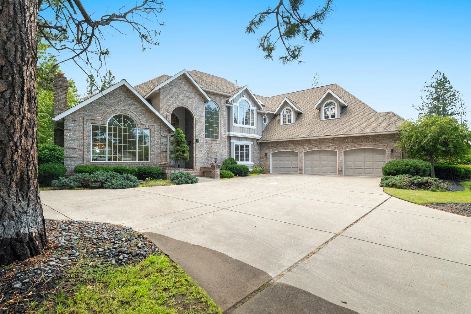 714 E Edenderry Ct - Photo 2