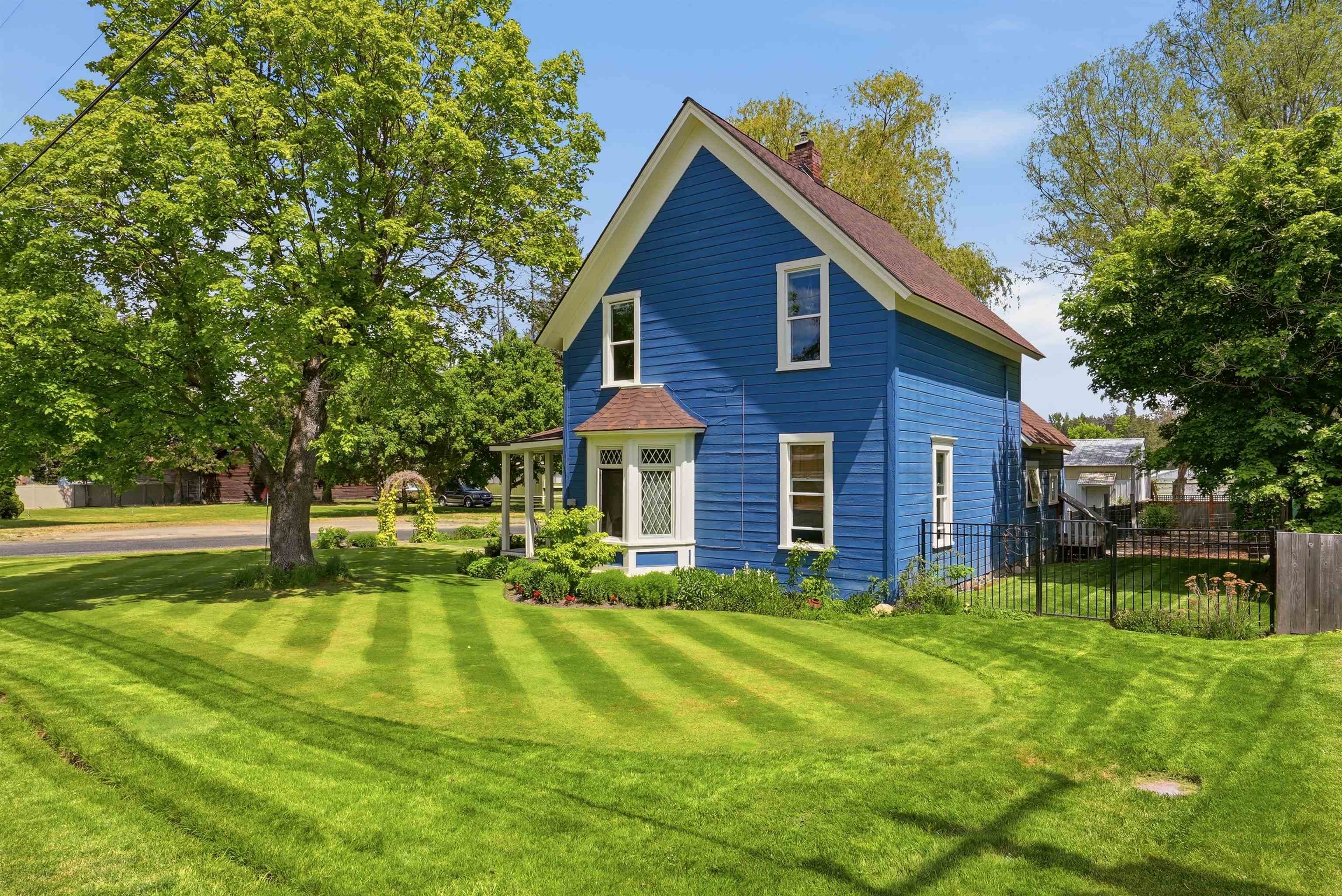 233 W Pacific St - Photo 17