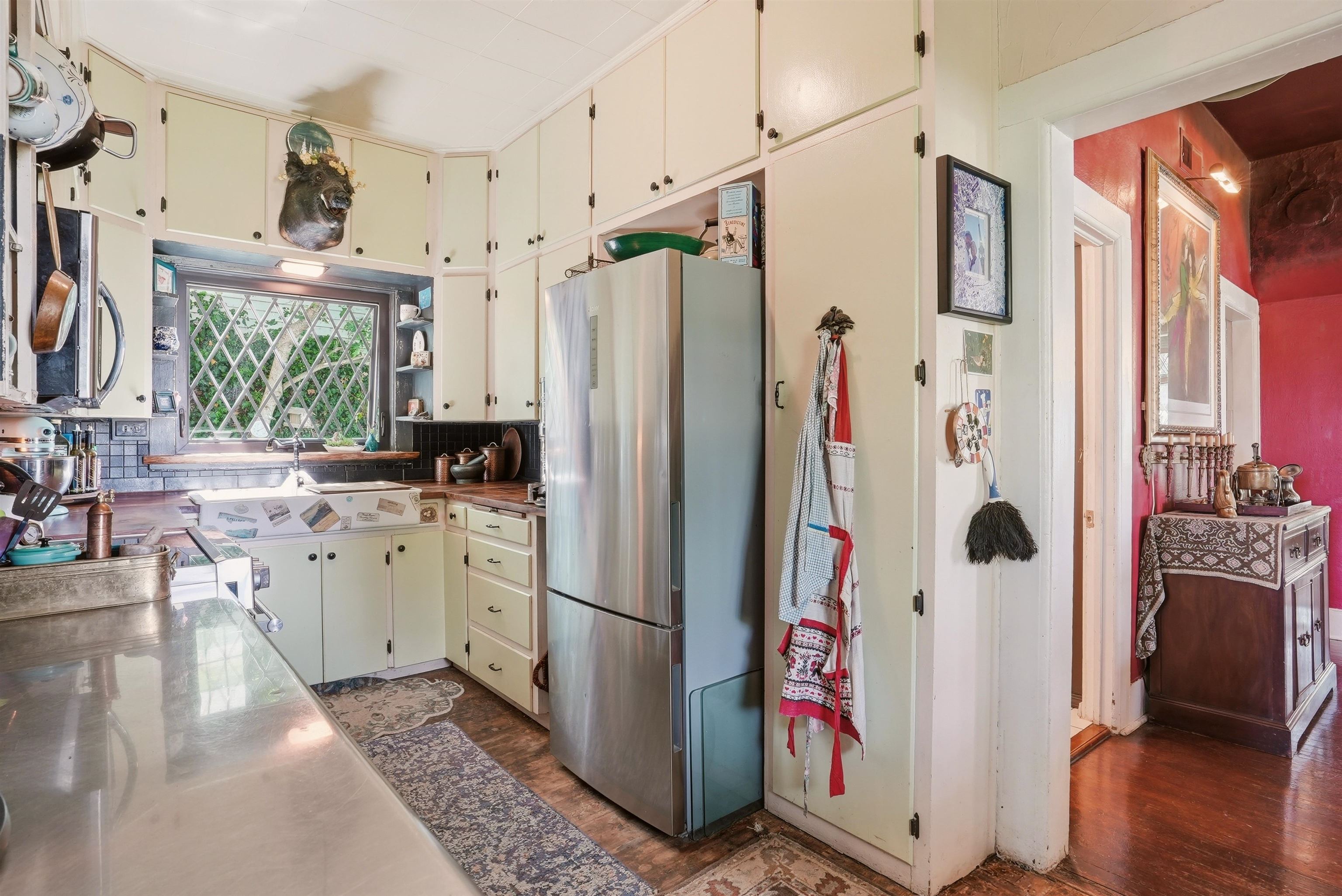 233 W Pacific St - Photo 5