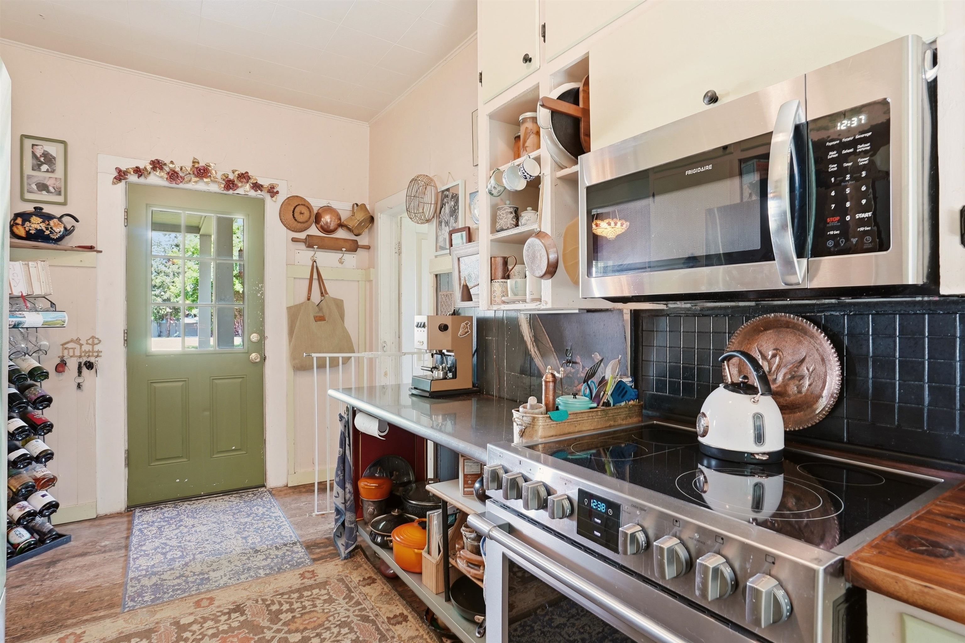 233 W Pacific St - Photo 4