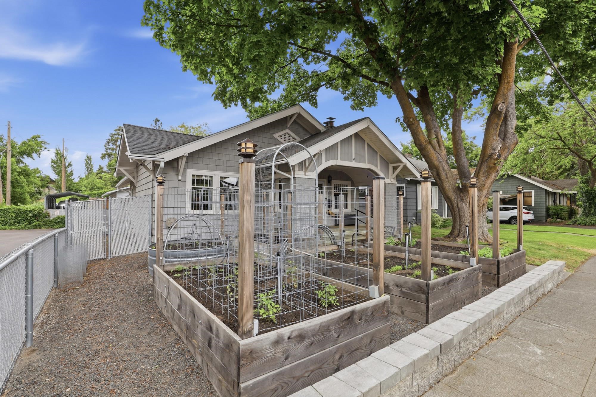 303 E 16th Ave - Photo 2